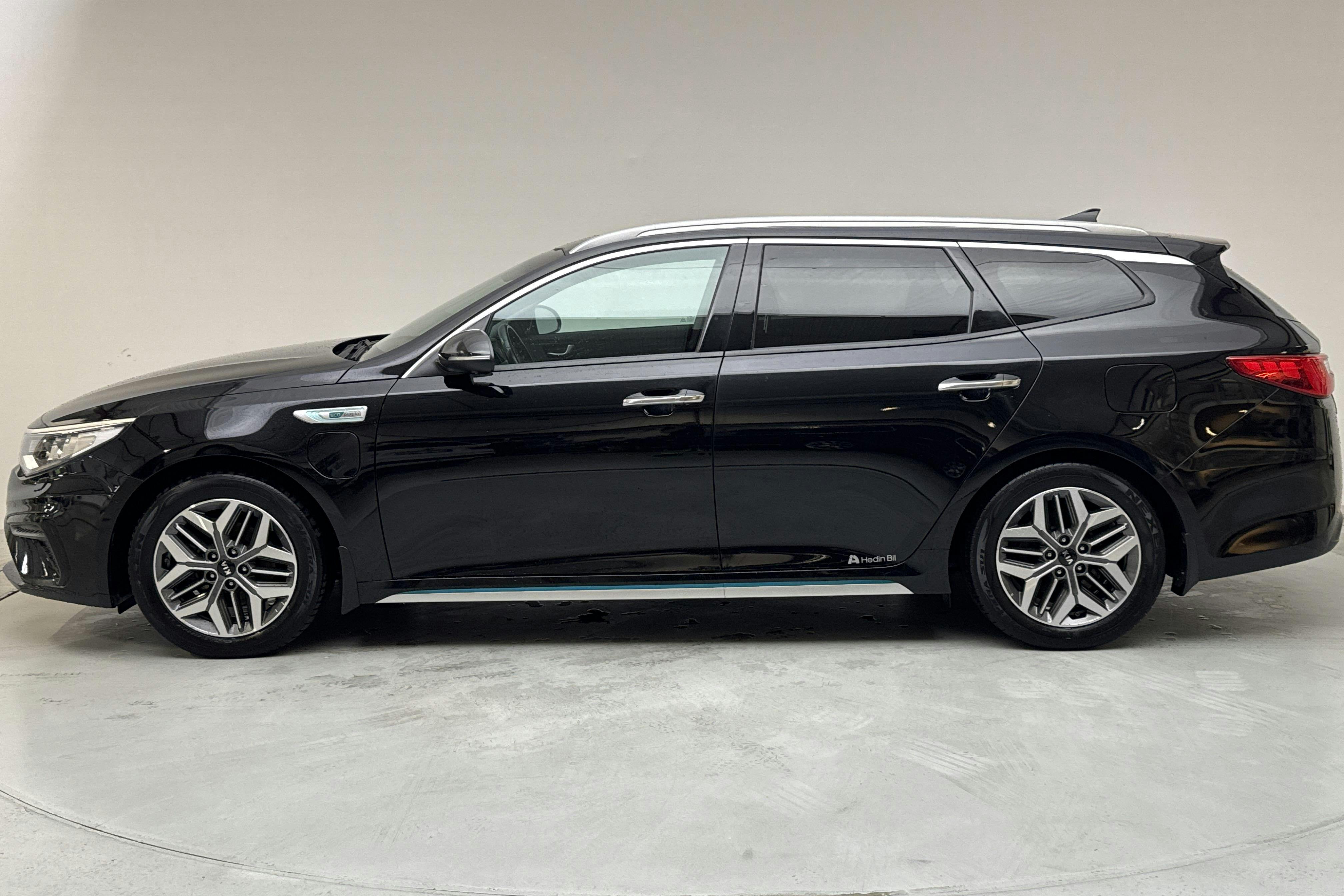 Presentation photo 2 of 17: KIA Optima 2.0 GDi Plug-in Hybrid SW (205hk) - 106 750 km - Automatic - black - 2020