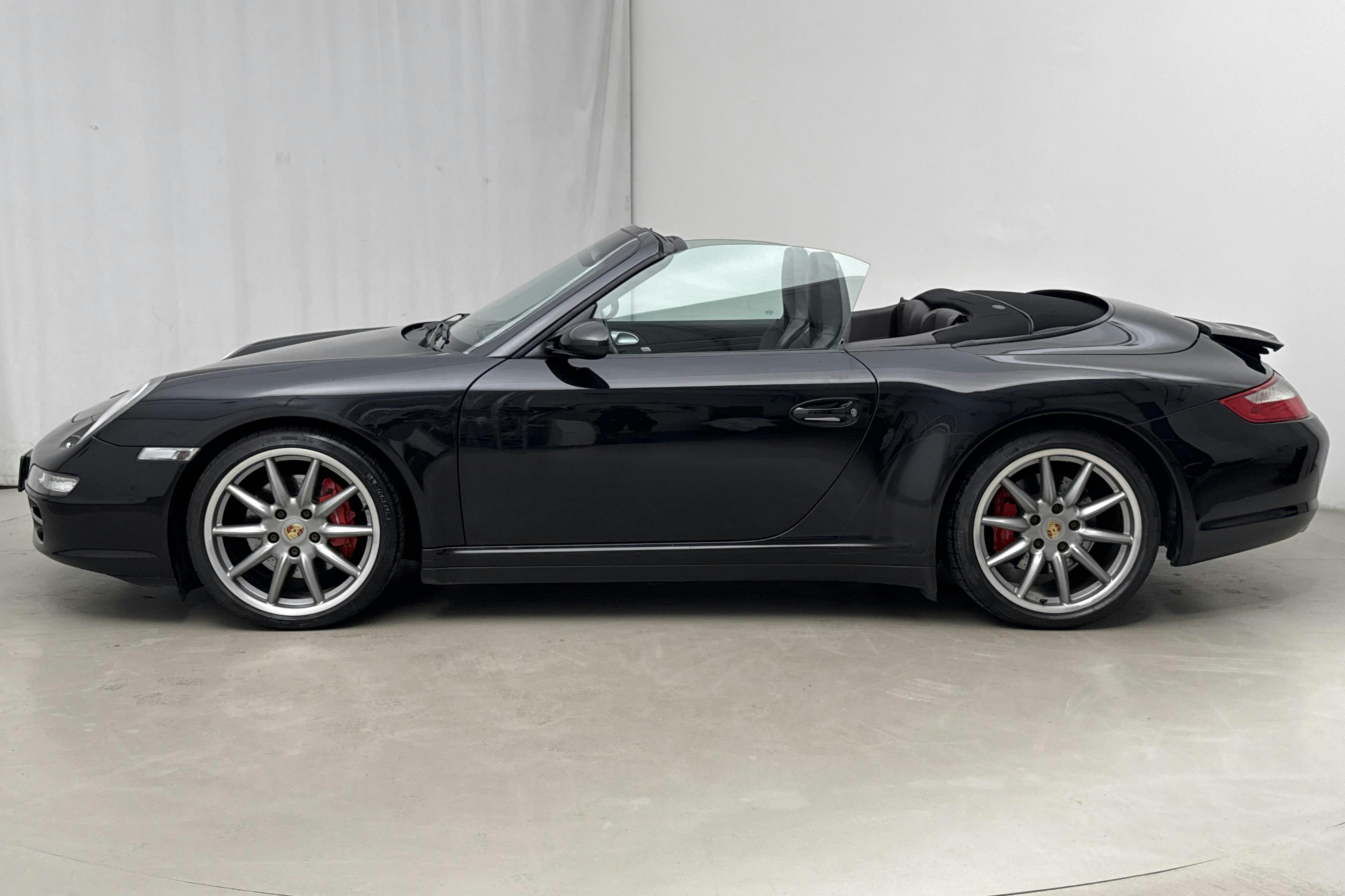 Presentationsfoto 2 av 29: Porsche 911/997 Carrera 3.8 4S Cabriolet (355hk) - 8 817 mil - Automat - svart - 2007