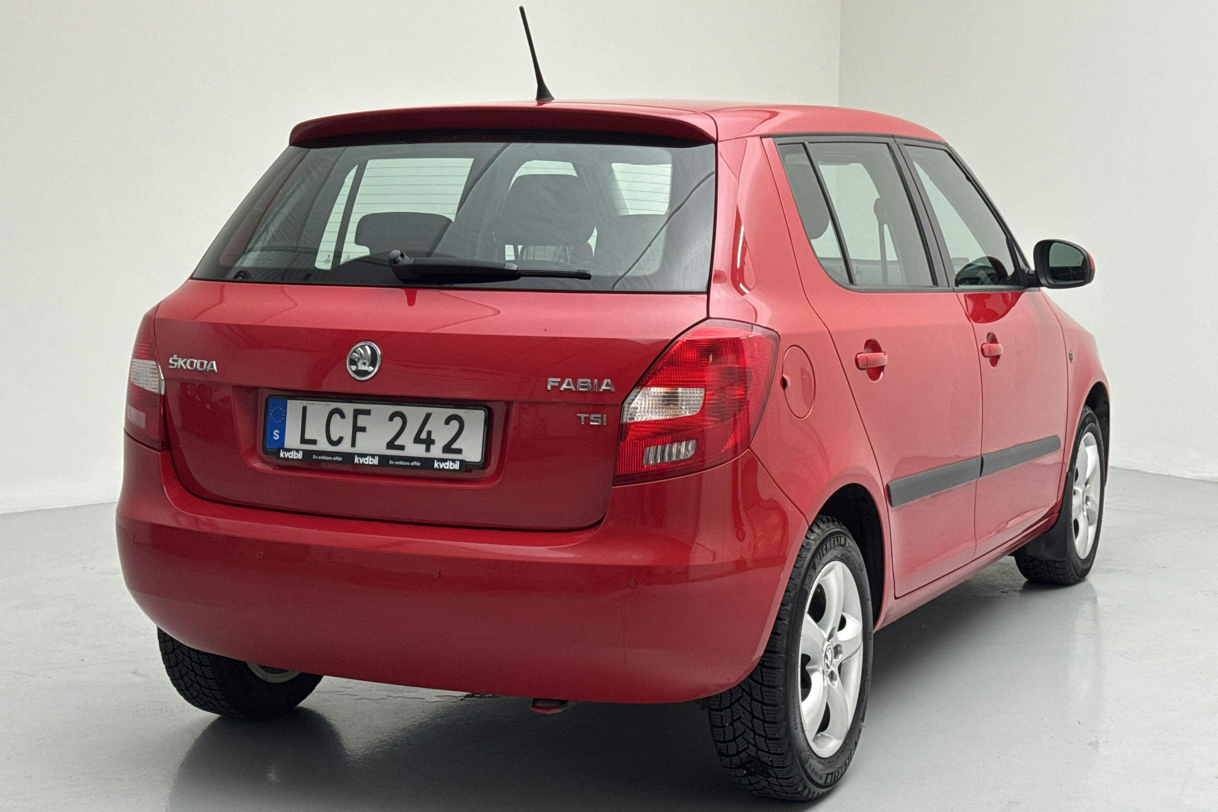 Skoda Fabia 1.2 TSI (86hk) - 9 709 mil - Manuell - röd - 2013