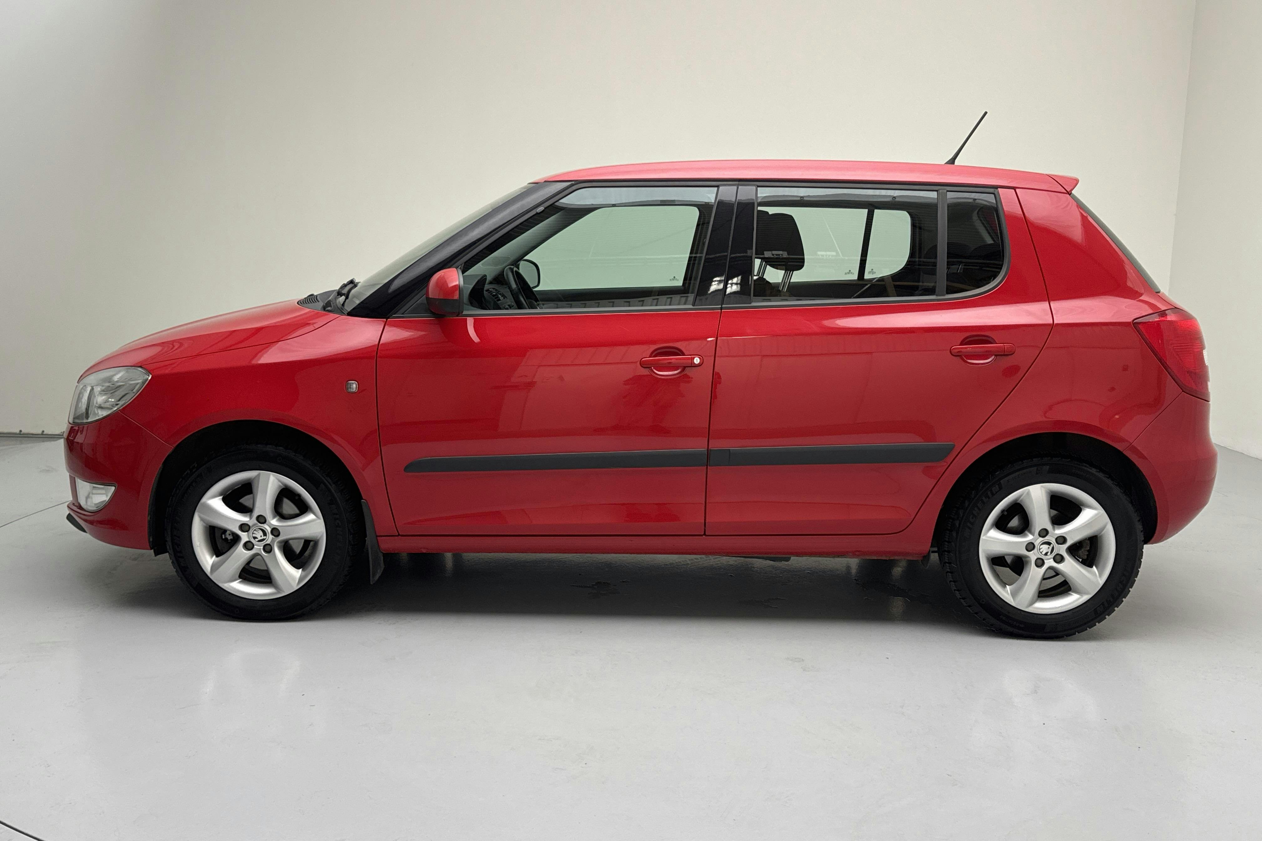 Presentationsfoto 2 av 11: Skoda Fabia 1.2 TSI (86hk) - 9 709 mil - Manuell - röd - 2013