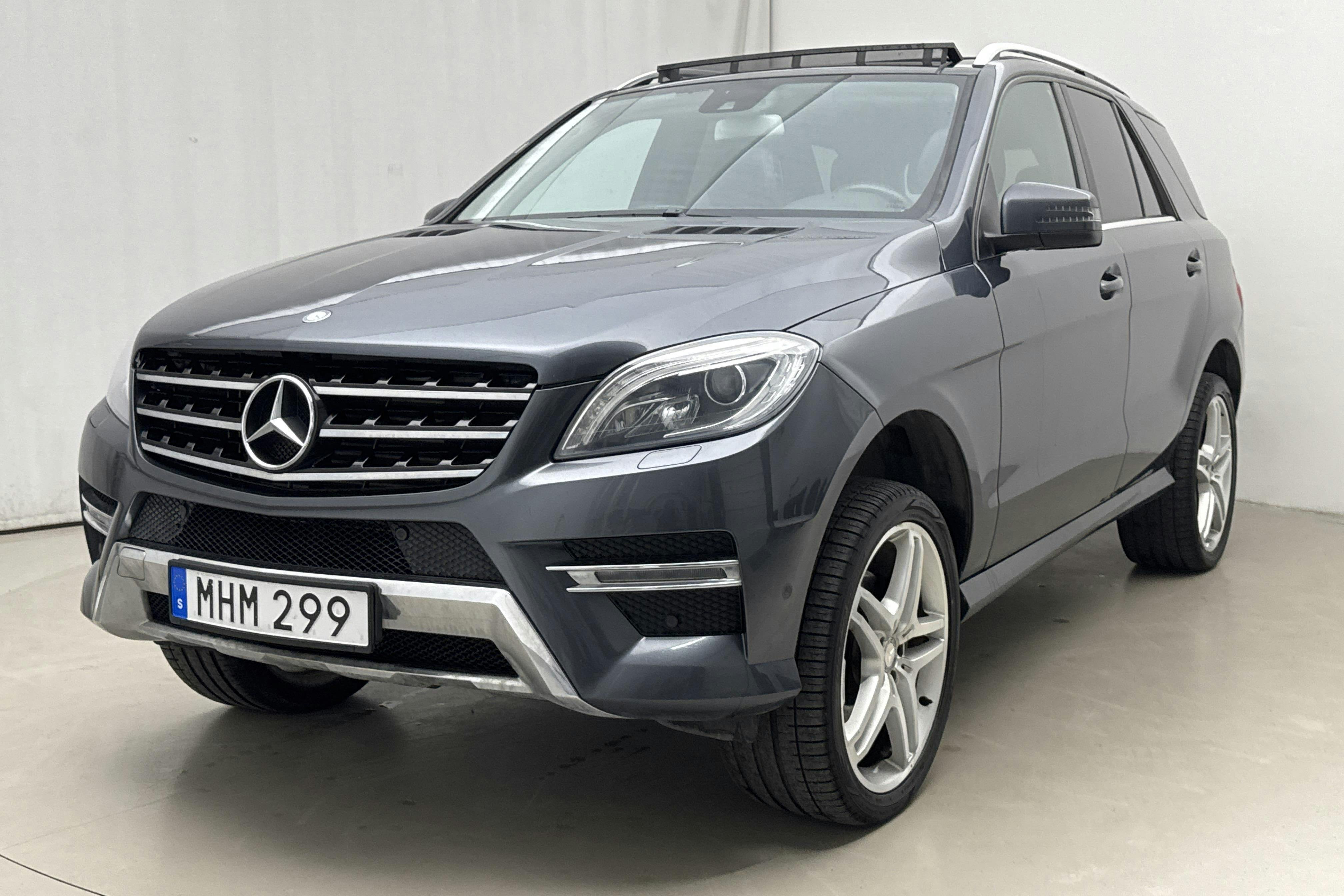 Presentationsfoto 1 av 22: Mercedes ML 350 CDI BlueTEC W166 (258hk) - 23 920 mil - Automat - Dark Grey - 2013