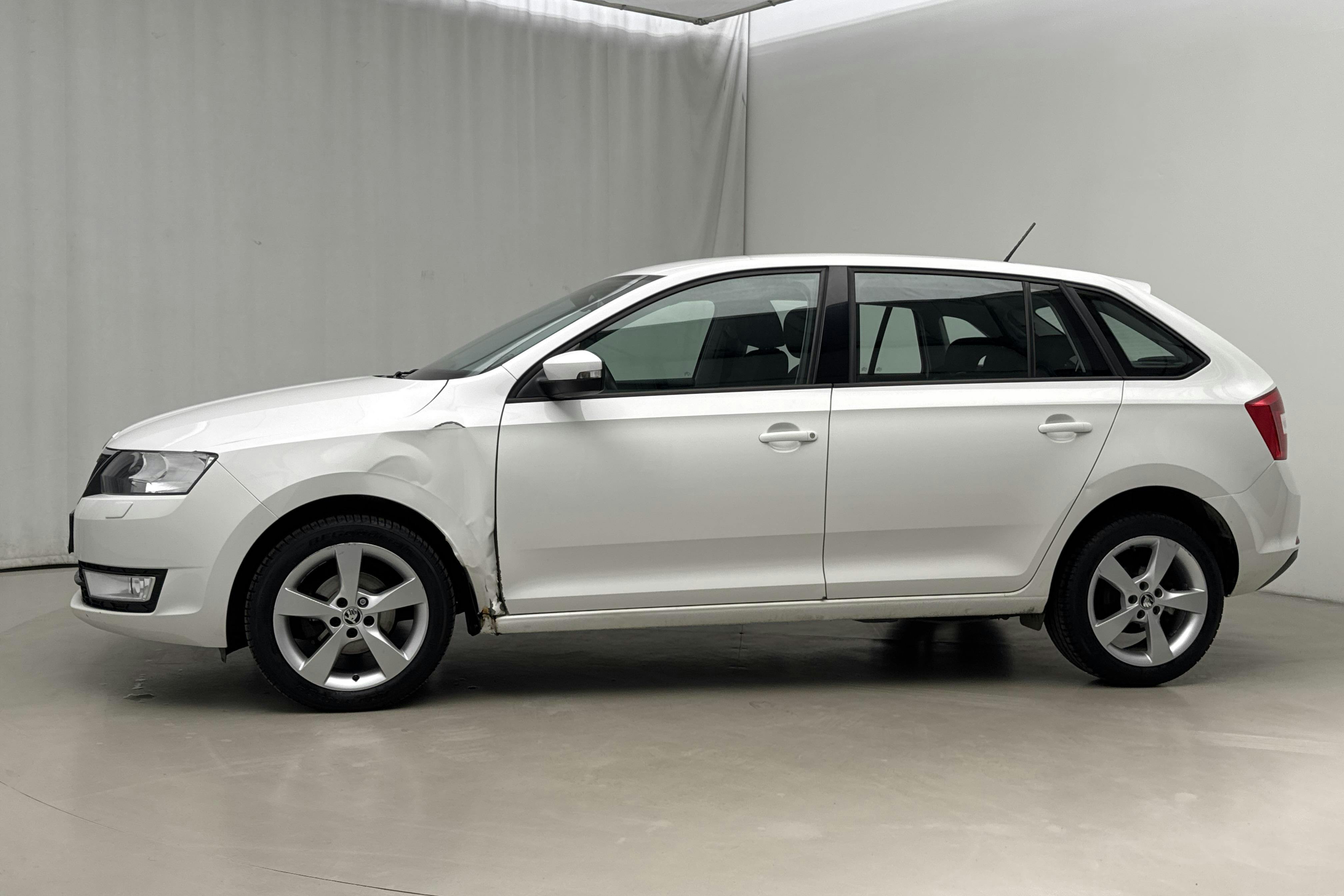Presentationsfoto 2 av 14: Skoda Rapid 1.4 TDI Spaceback (90hk) - 10 628 mil - Manuell - vit - 2016