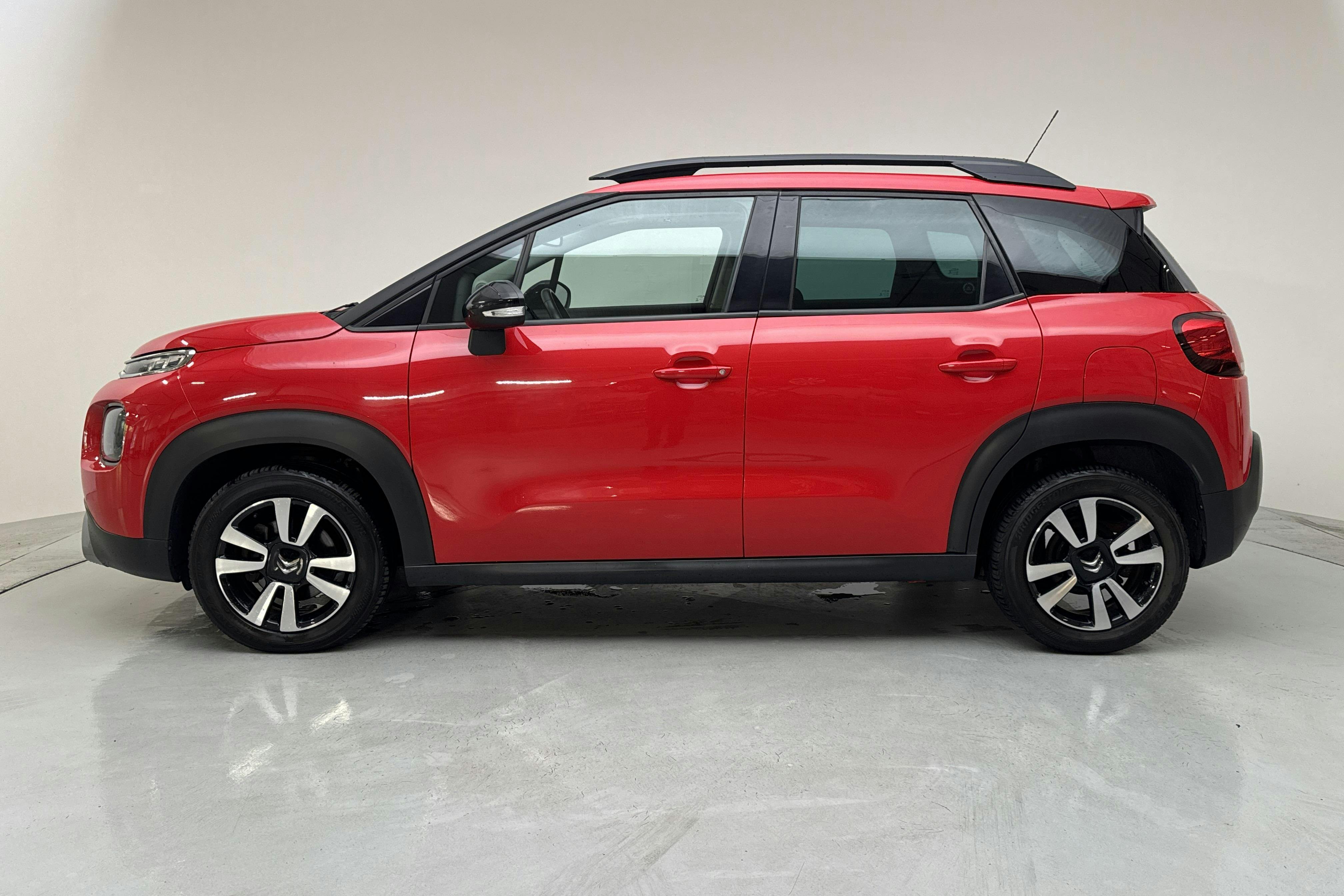 Presentationsfoto 2 av 10: Citroën C3 Aircross PureTech (110hk) - 9 687 mil - Automat - röd - 2018