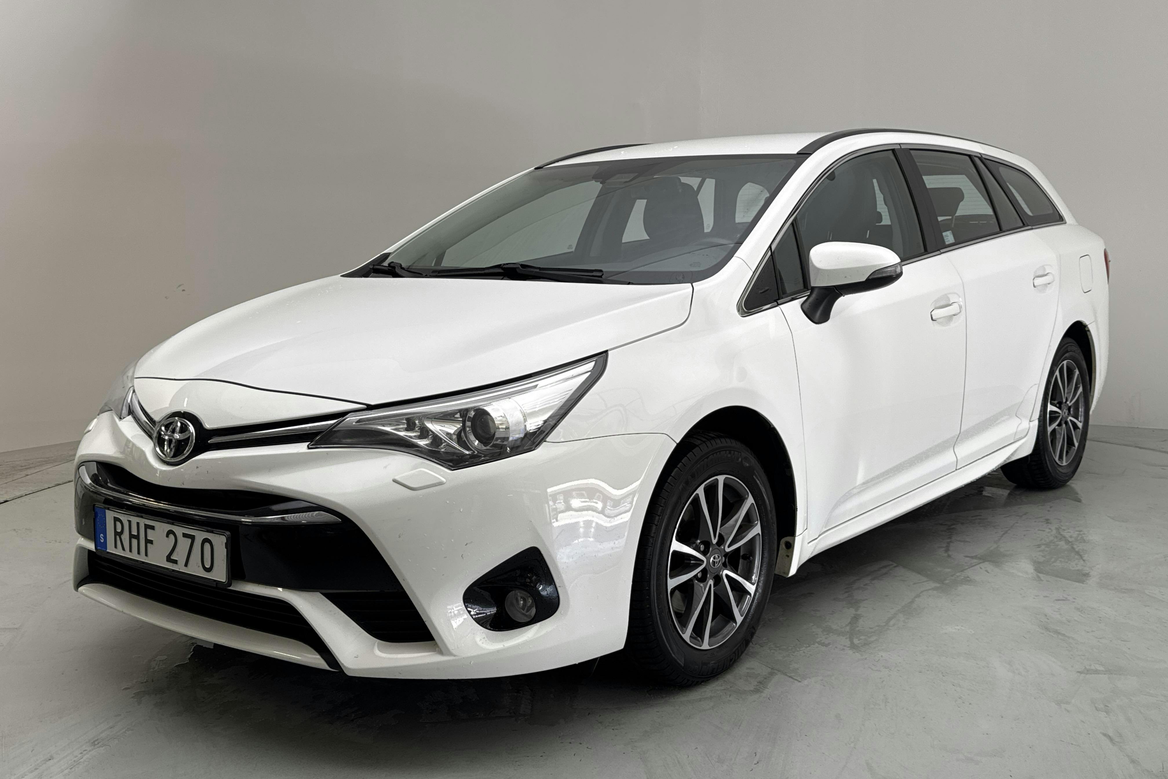 Toyota Avensis 1.8 Touring Sports (147hk) - 113 050 km - Manualna - biały - 2016