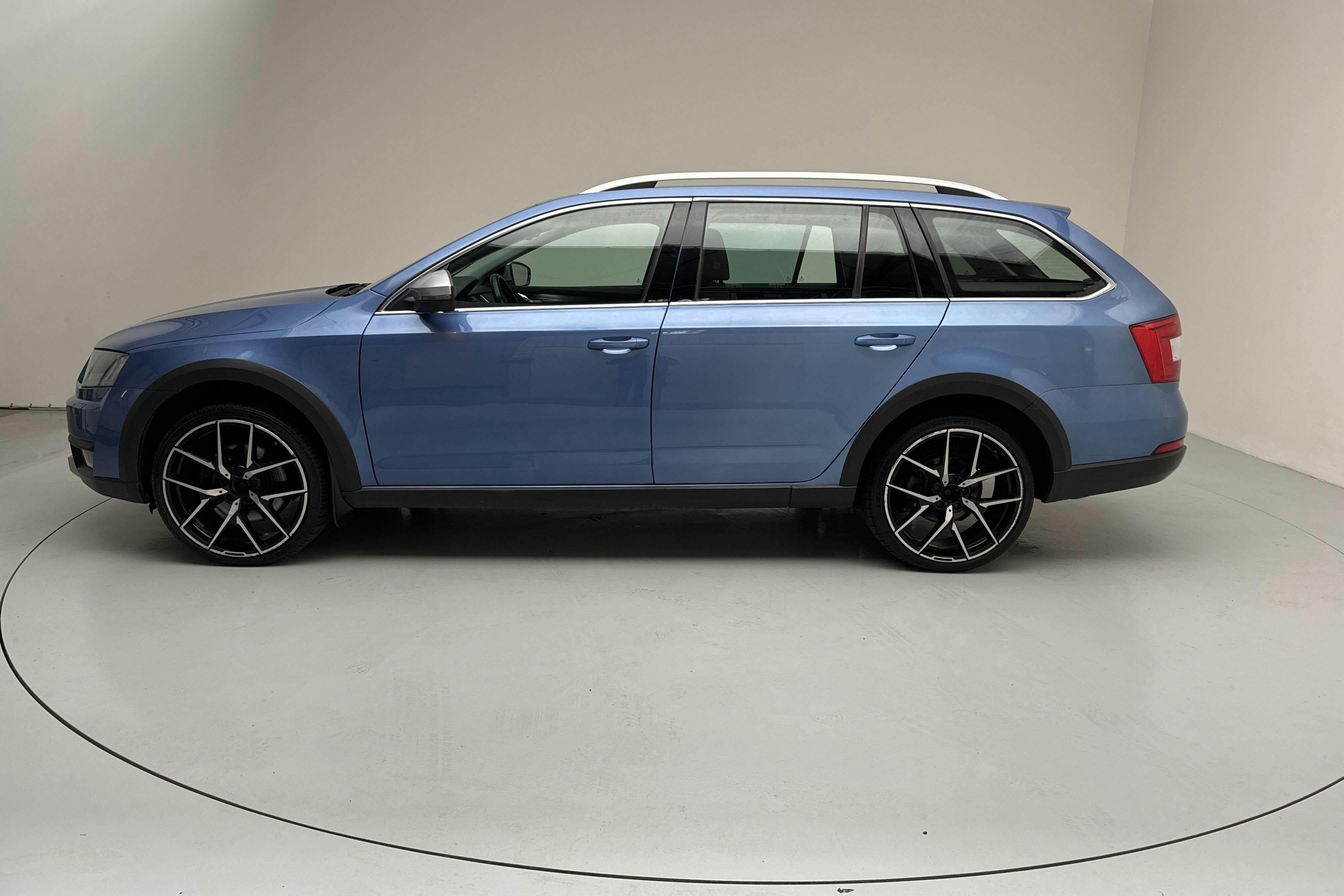 Esitlusfoto 2 aadressil 12: Skoda Octavia Scout II 1.8 TSI 4X4 (180hk) - 89 040 km - Automaatne - sinine - 2015