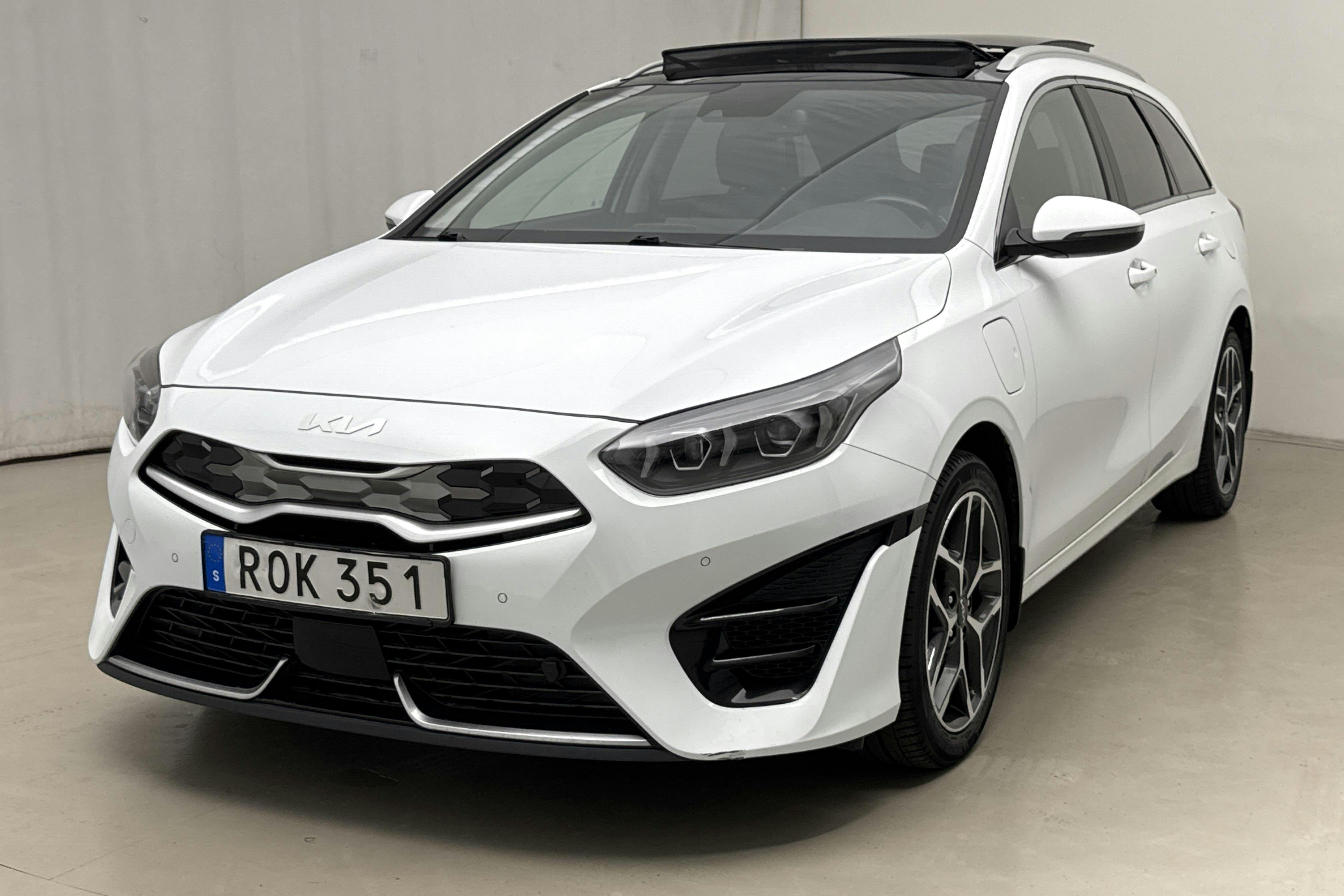 KIA Ceed 1.6 Plug-in Hybrid SW (141hk) - 113 580 km - Automaatne - valge - 2022