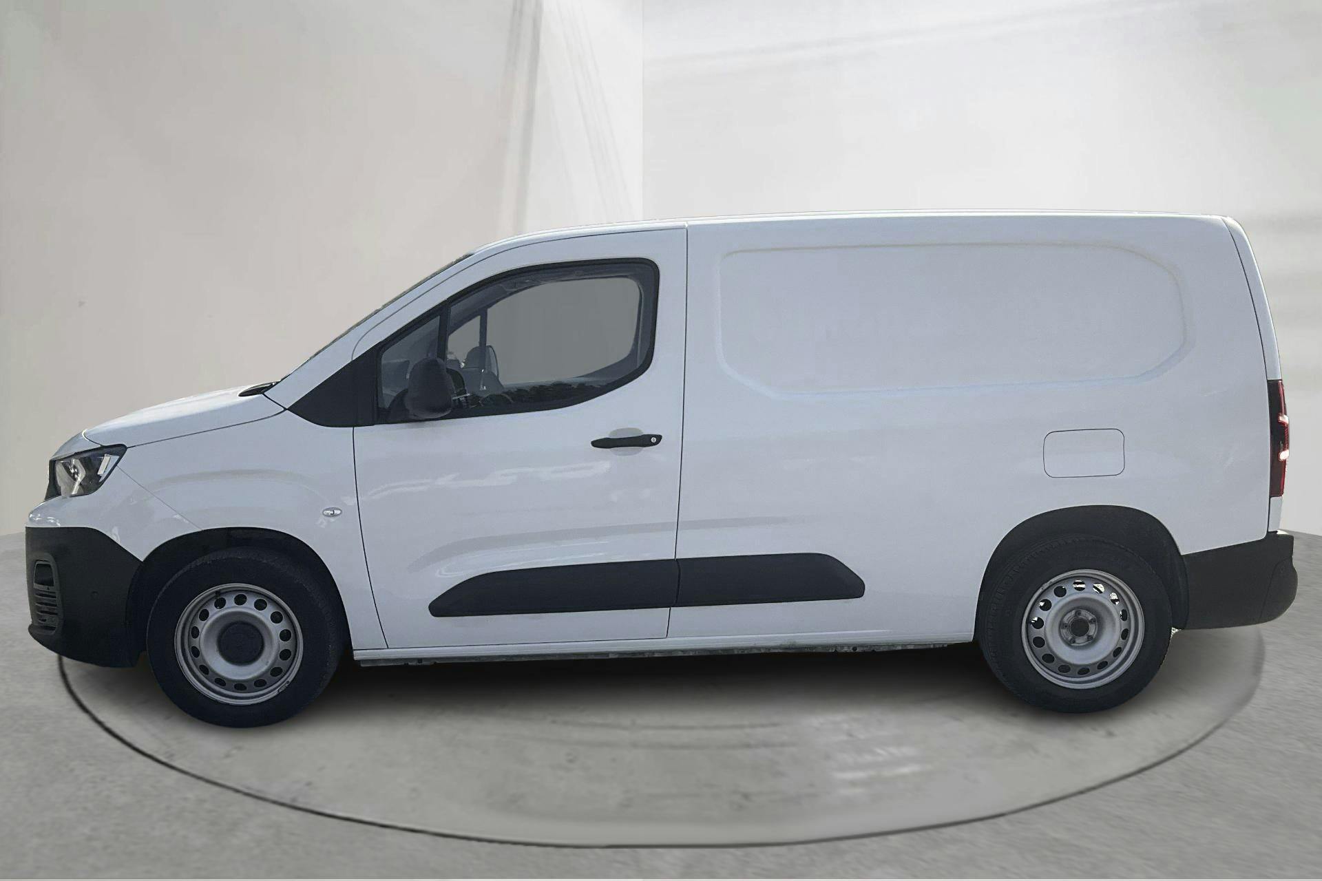 Presentationsfoto 2 av 13: Peugeot Partner 1.5 HDI Skåp (130hk) - 8 959 mil - Automat - vit - 2020