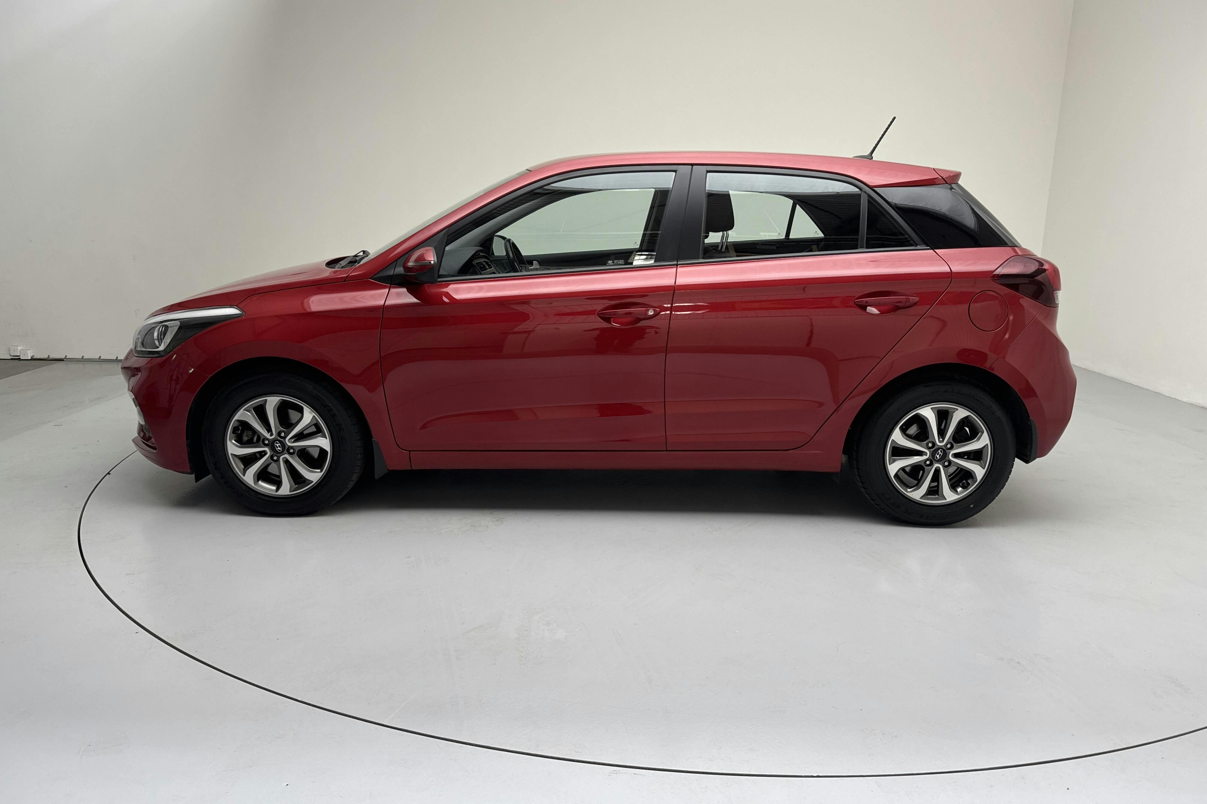 Esitlusfoto 2 aadressil 13: Hyundai i20 1.0 T-GDi (100hk) - 82 700 km - Käsitsi - punane - 2019