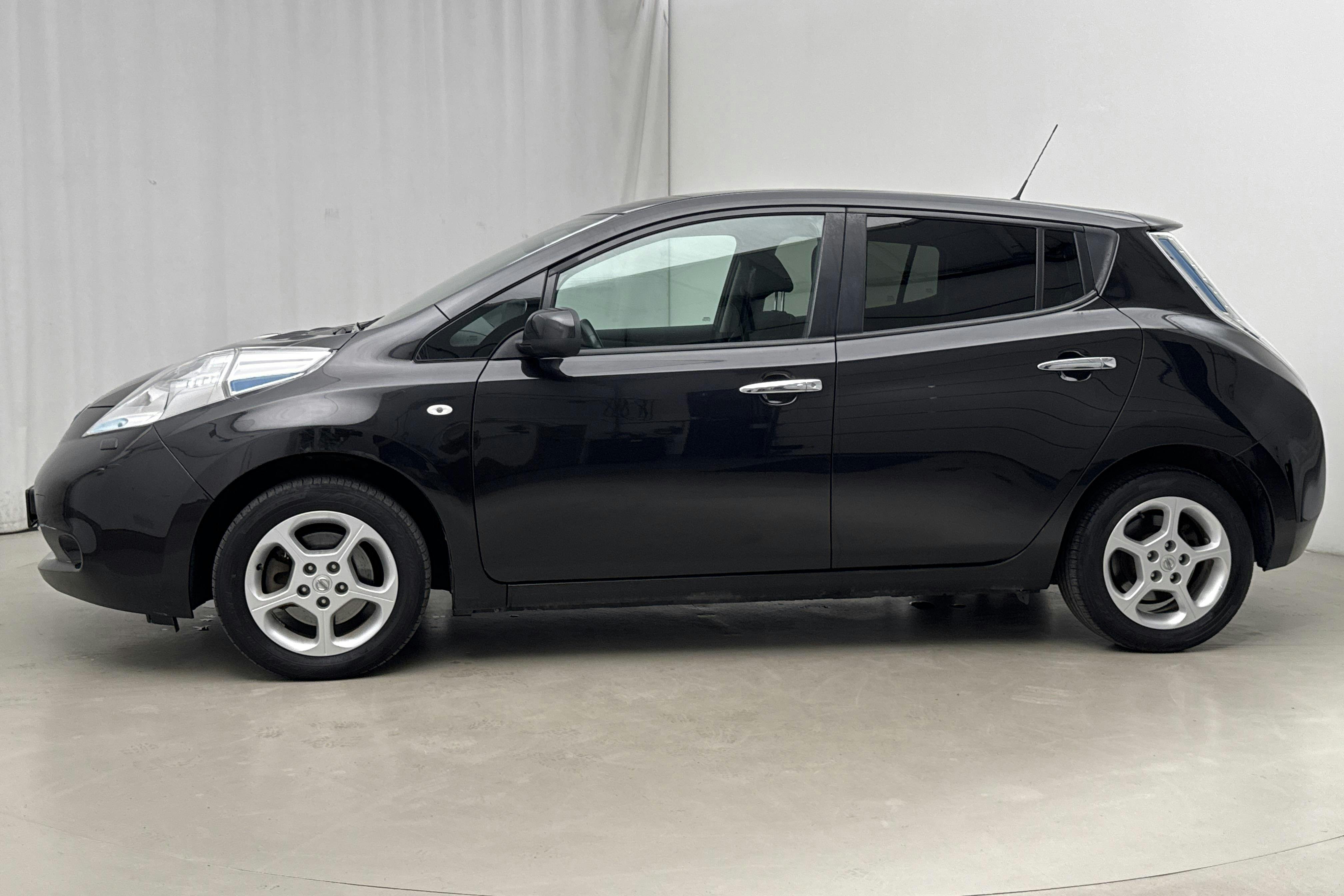 Presentationsfoto 2 av 18: Nissan LEAF 5dr (109hk) - 12 951 mil - Automat - svart - 2016