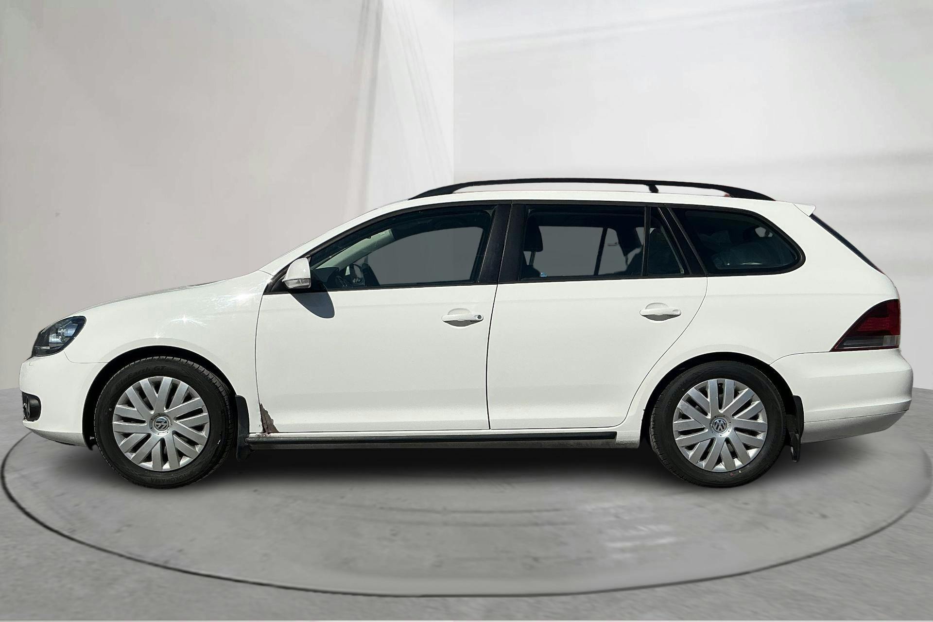 Presentationsfoto 2 av 15: VW Golf VI 1.6 MultiFuel E85 Variant (102hk) - 11 255 mil - Manuell - vit - 2011