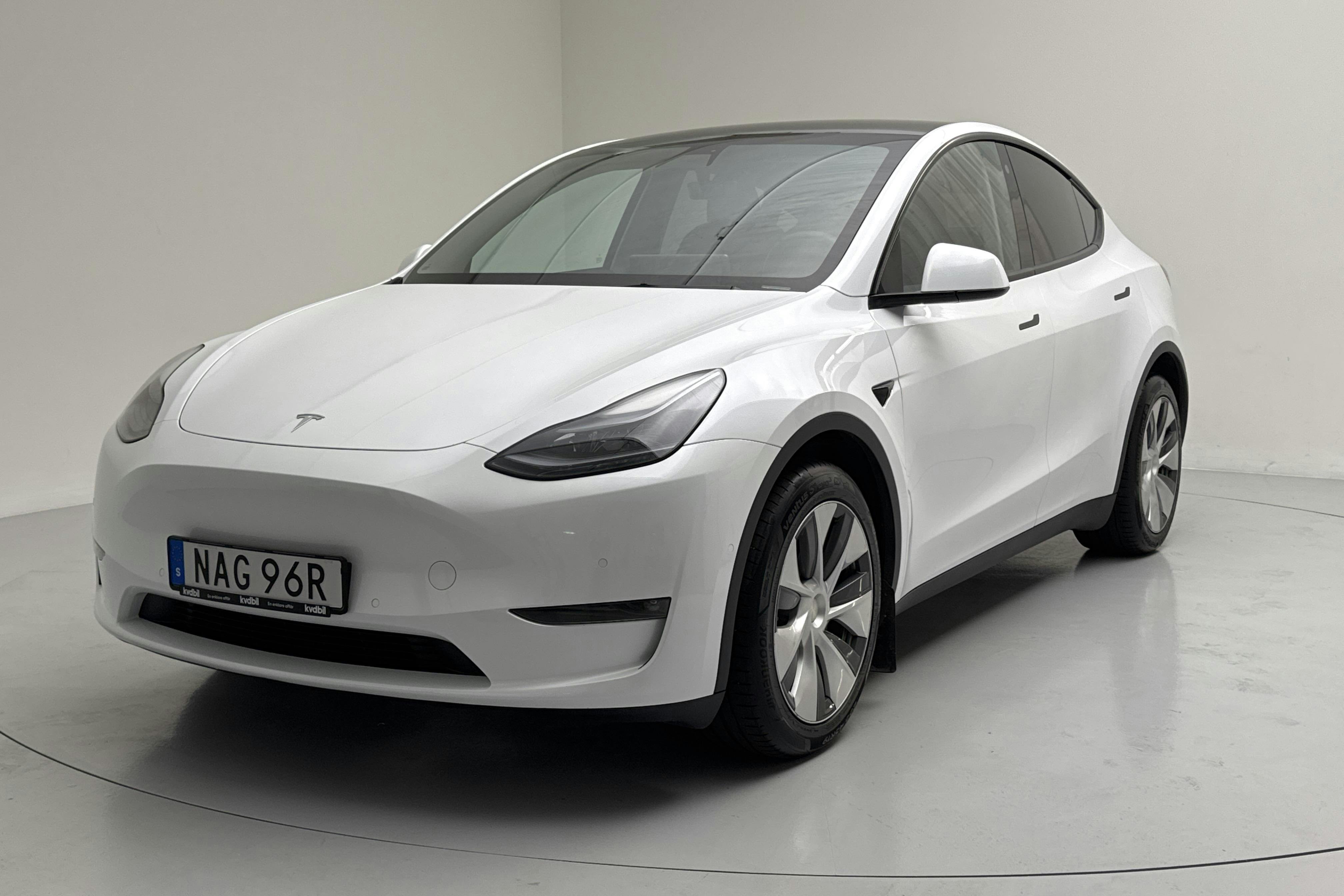 Tesla Model Y Long Range Dual Motor AWD - 6 354 mil - Automat - vit - 2022