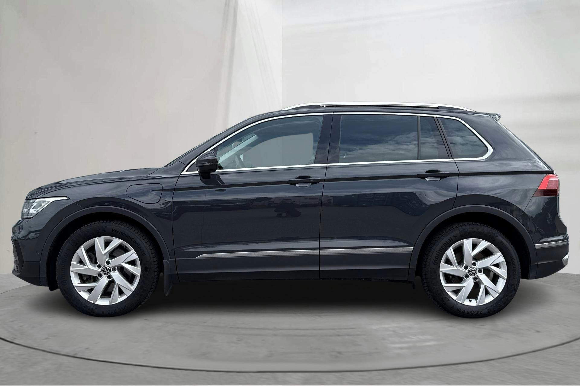 Presentationsfoto 2 av 18: VW Tiguan 1.4 TSI eHybrid (245hk) - 14 858 mil - Automat - grå - 2021