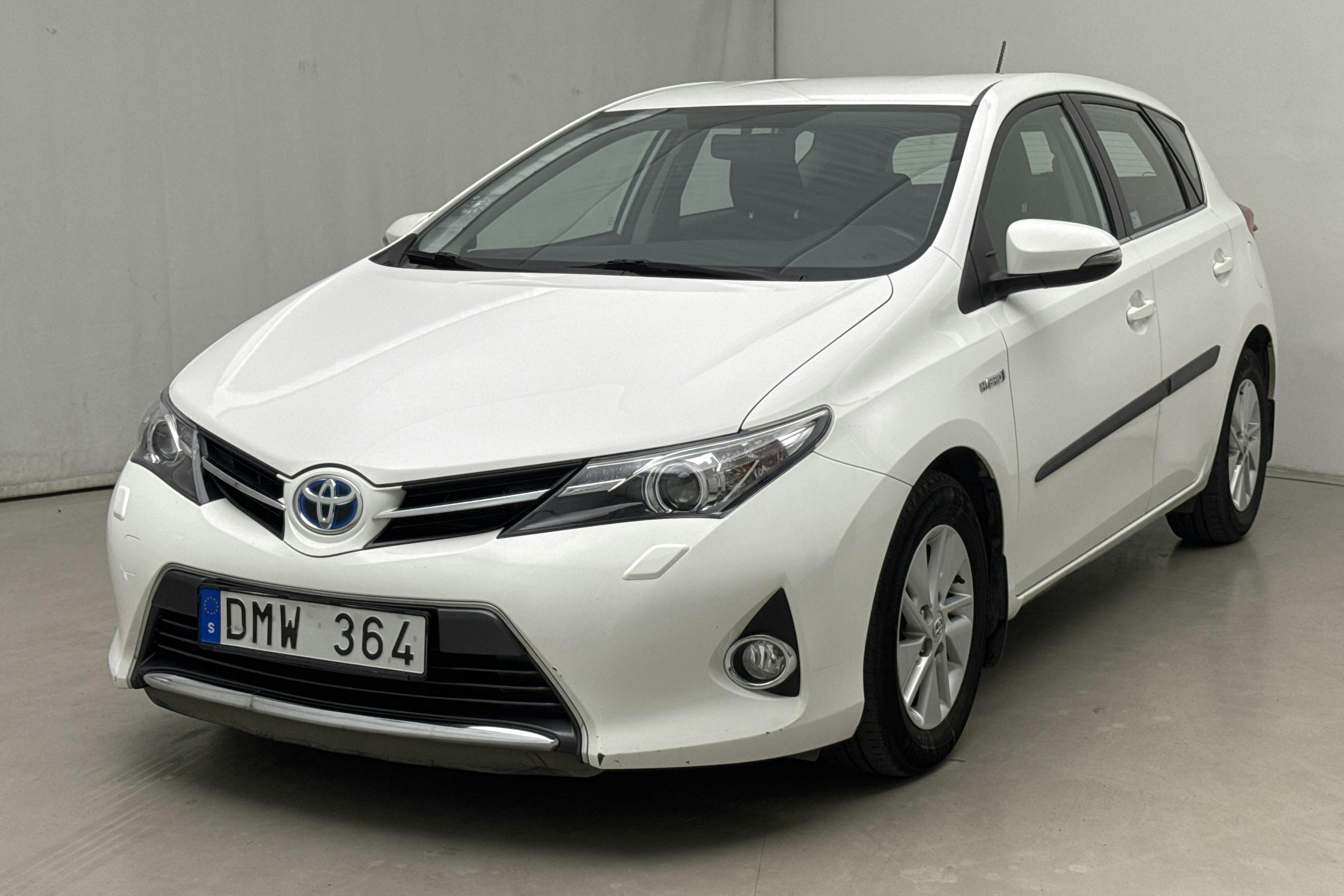 Toyota Auris 1.8 HSD 5dr (99hk) - 92 380 km - Automatic - white - 2013