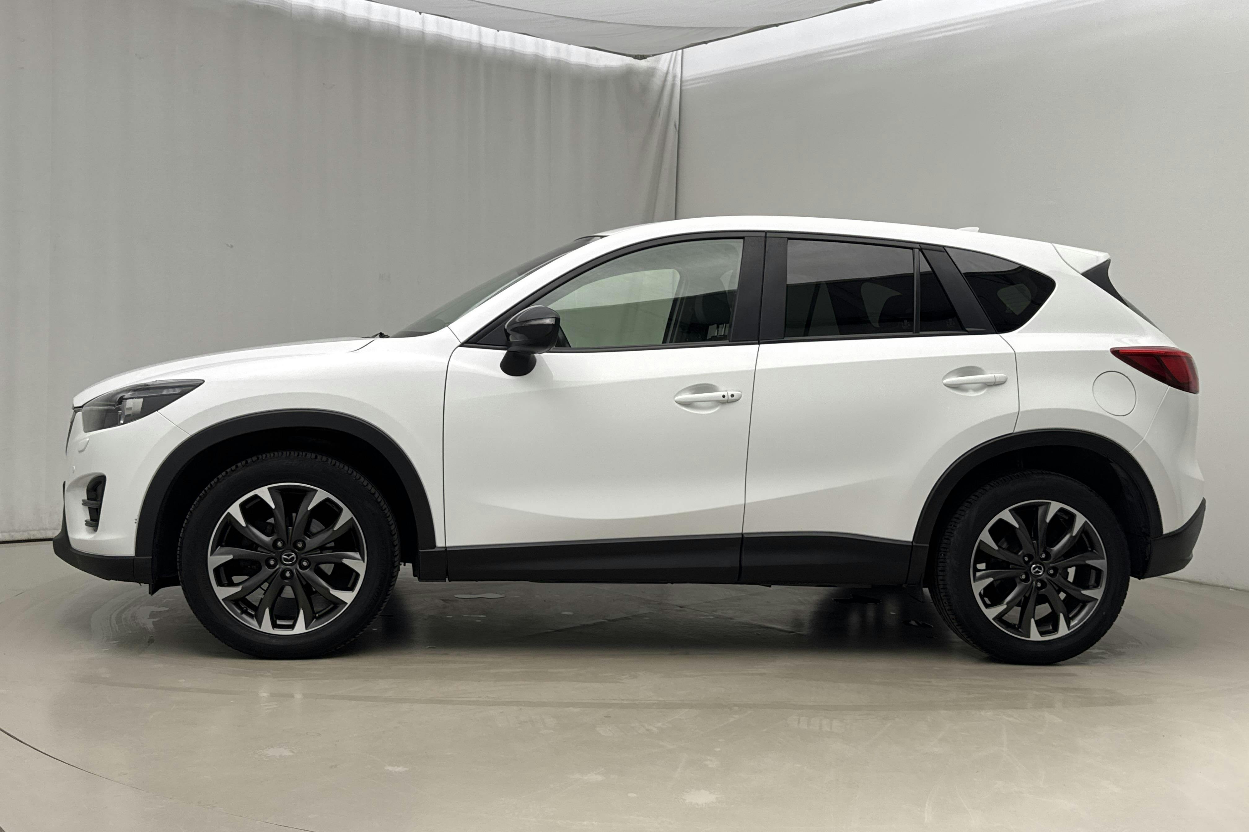 Presentationsfoto 2 av 17: Mazda CX-5 2.5 AWD (192hk) - 12 398 mil - Automat - vit - 2016