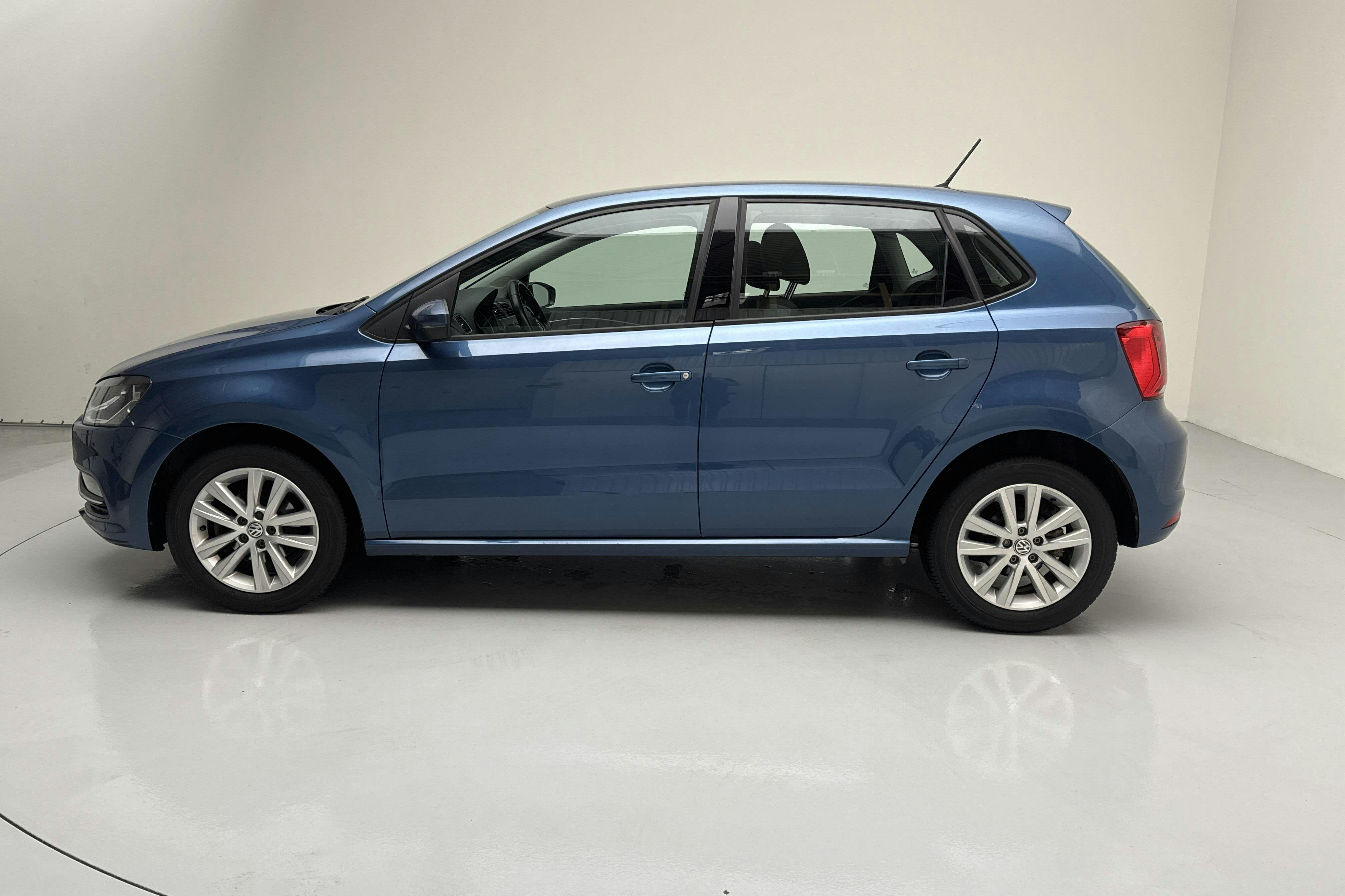 Presentationsfoto 2 av 12: VW Polo 1.2 TSI 5dr (90hk) - 4 189 mil - Manuell - blå - 2016