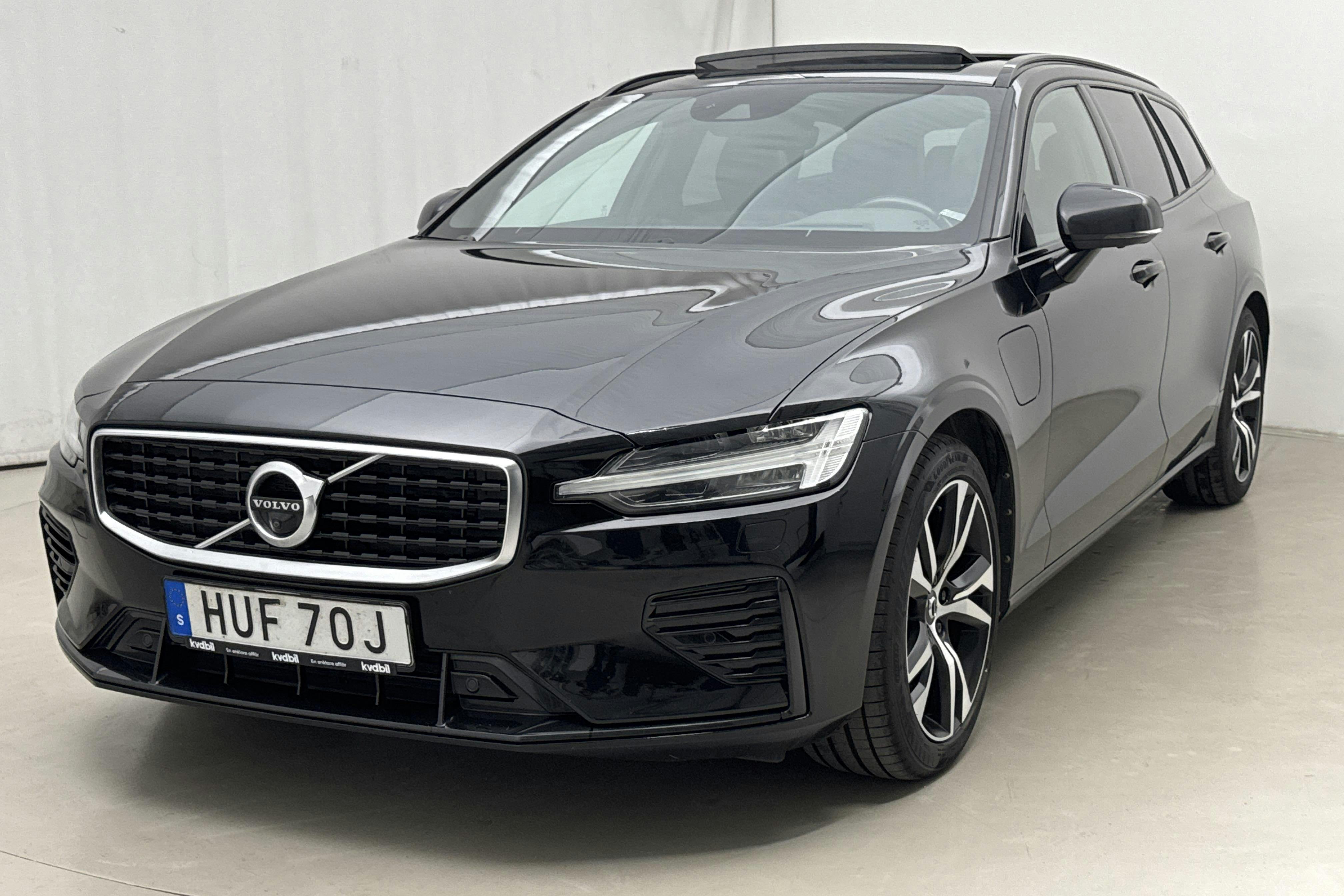 Volvo V60 T8 AWD Twin Engine (390hk) - 180 340 km - Automaatne - must - 2020