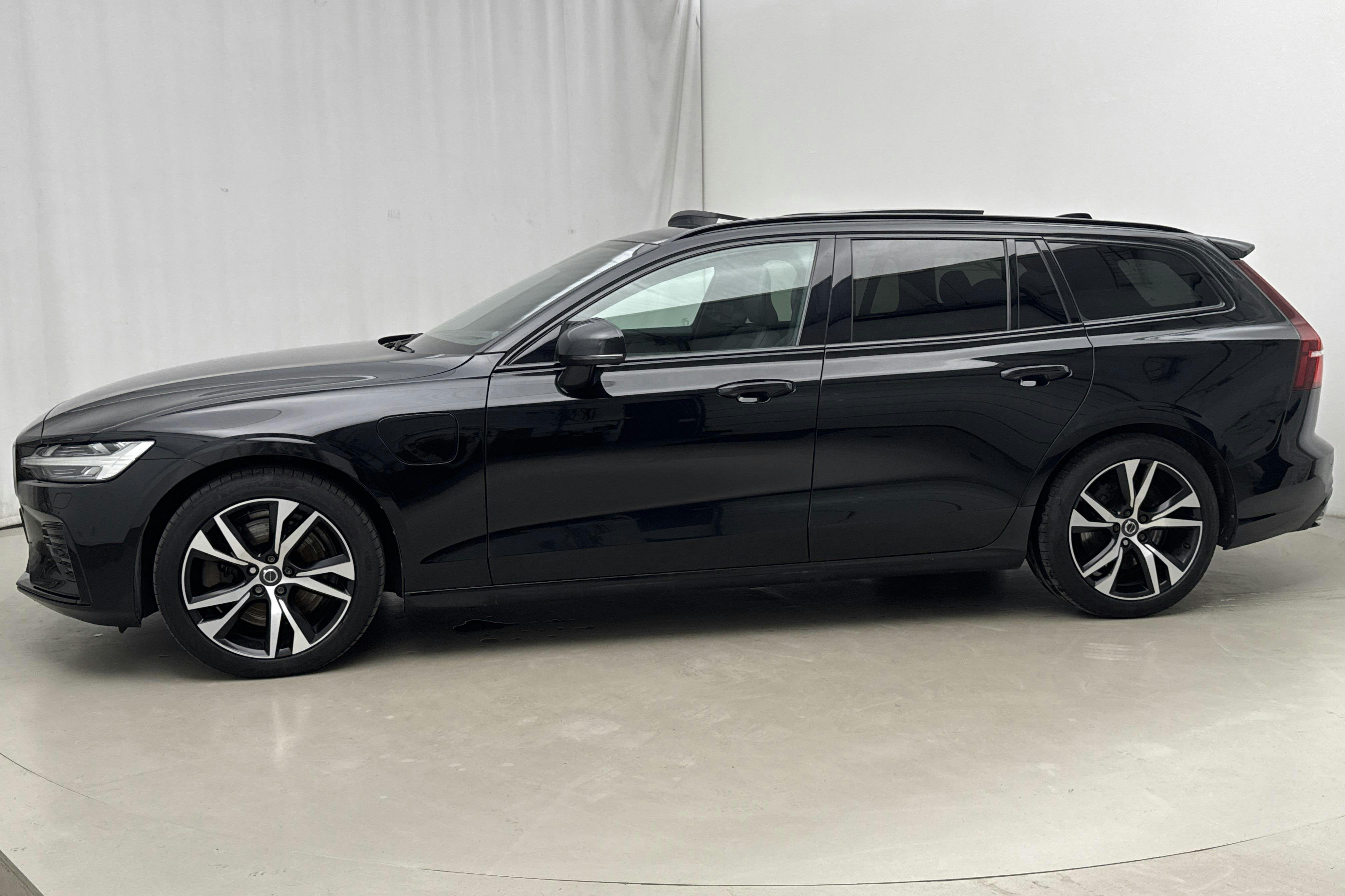 Presentationsfoto 2 av 30: Volvo V60 T8 AWD Twin Engine (390hk) - 18 034 mil - Automat - svart - 2020