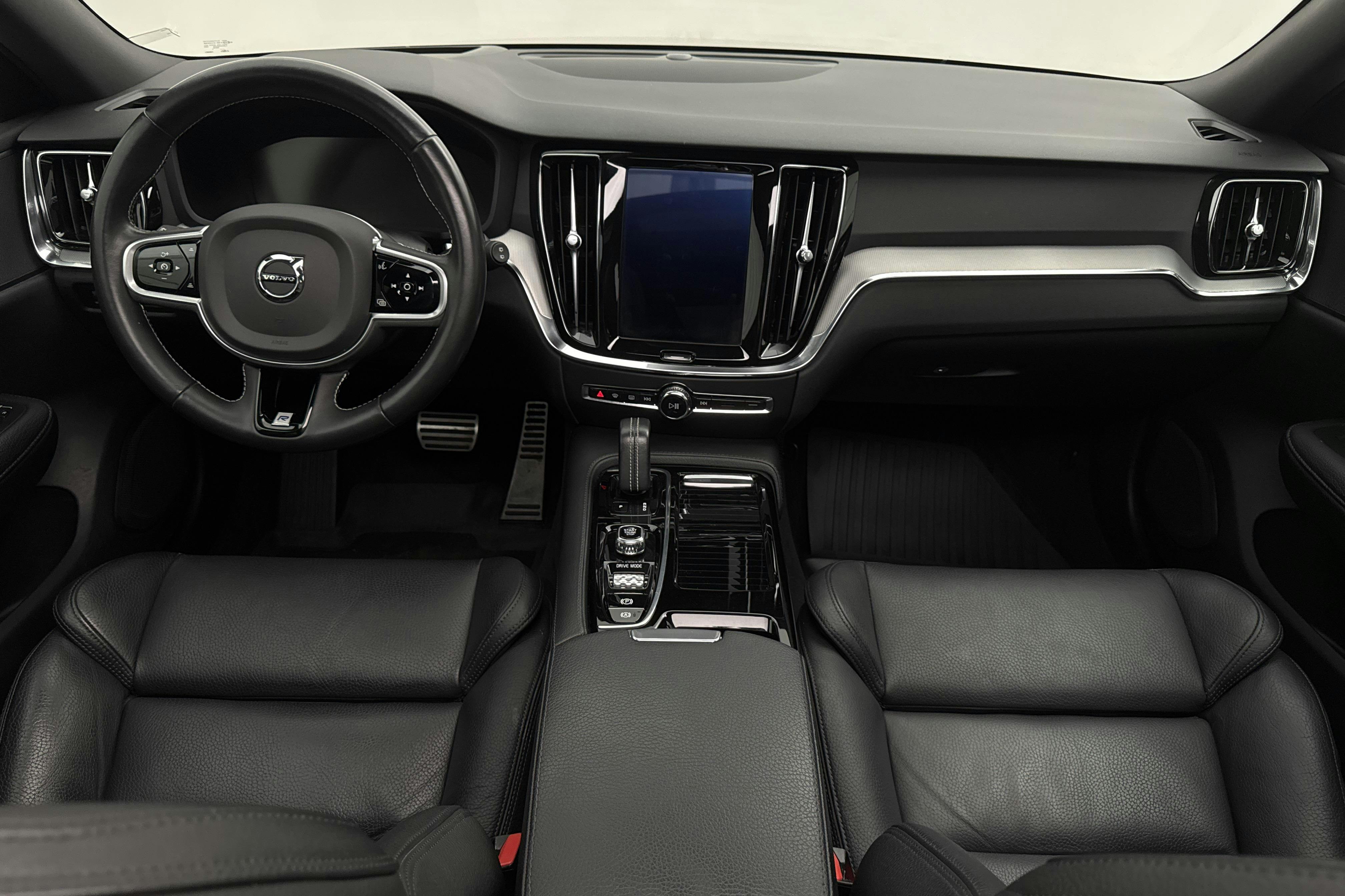 Volvo V60 T8 AWD Twin Engine (390hk) - 18 034 mil - Automat - svart - 2020