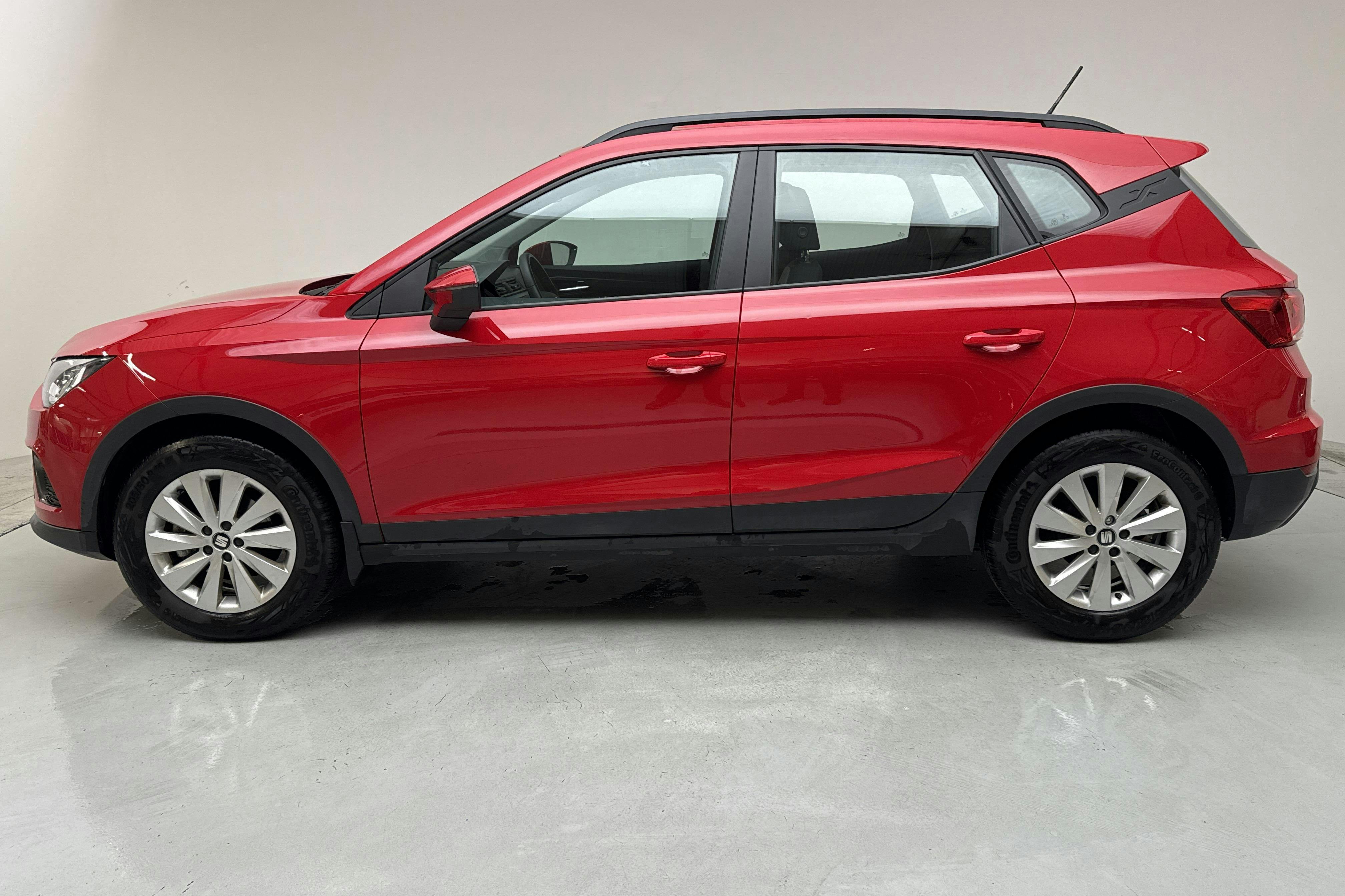 Presentationsfoto 2 av 12: Seat Arona 1.0 TSI (110hk) - 1 343 mil - Automat - röd - 2021