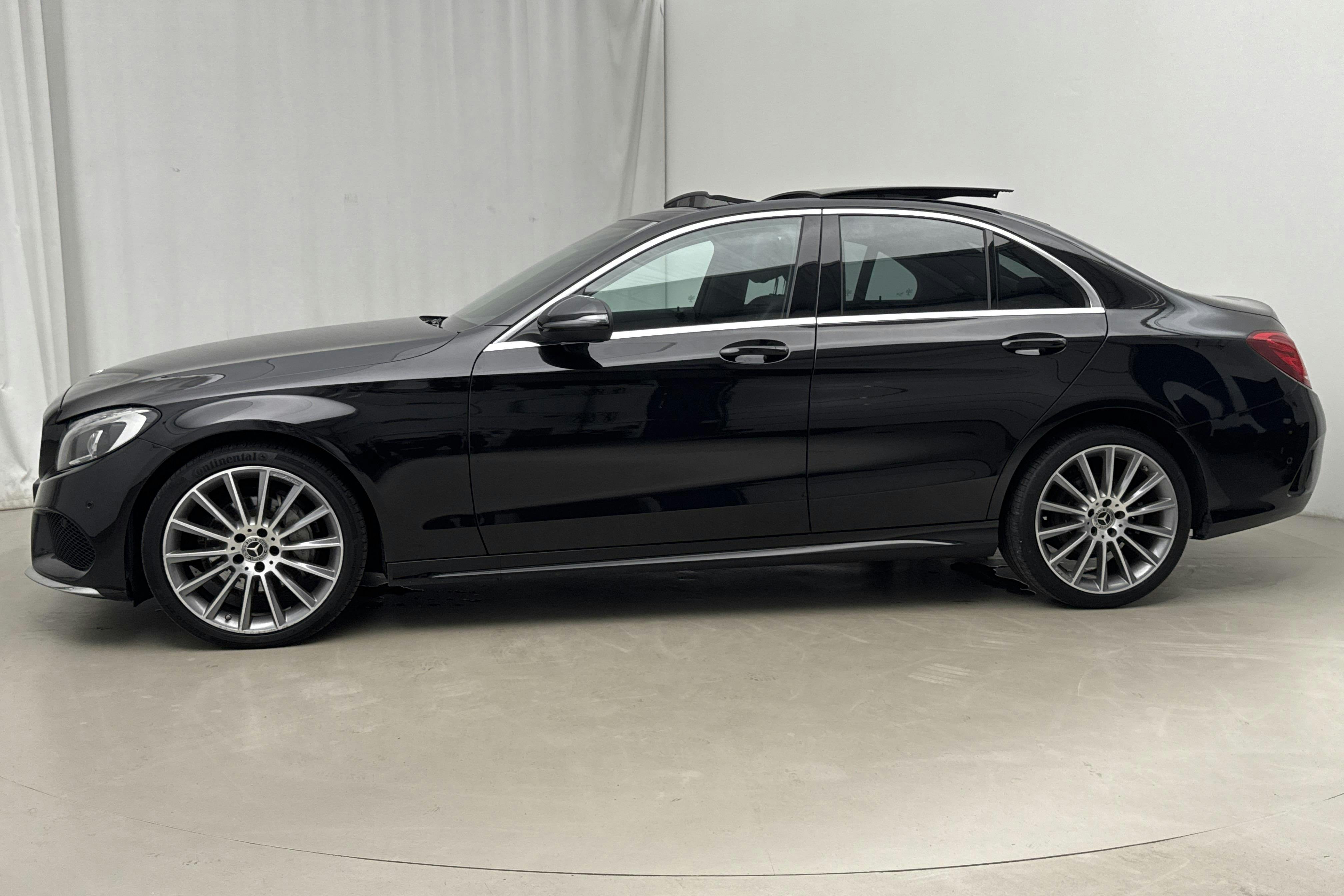 Presentationsfoto 2 av 25: Mercedes C 220 d 4MATIC W205 (170hk) - 12 329 mil - Automat - svart - 2018