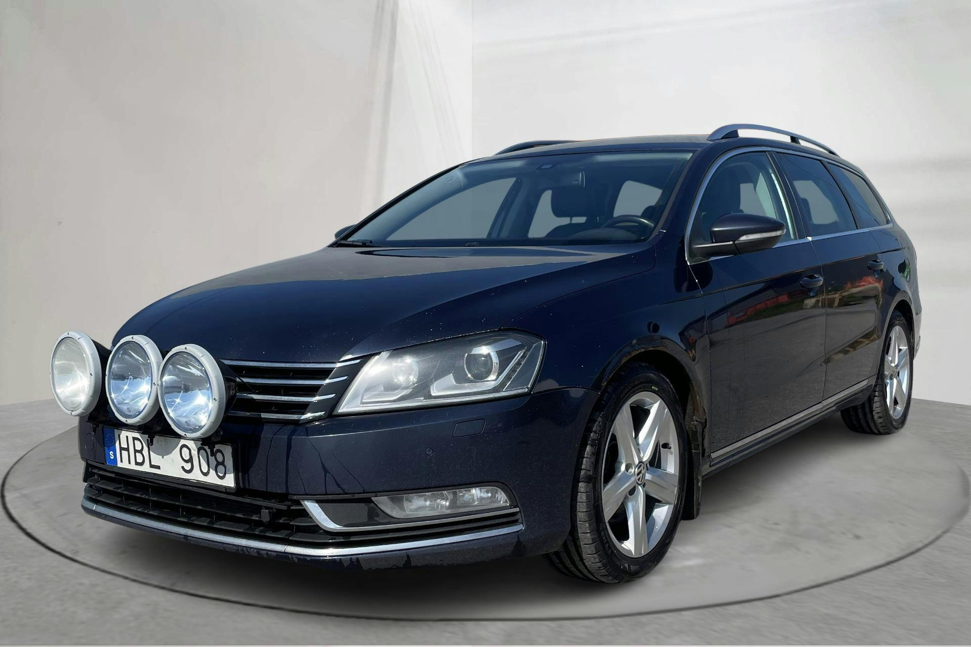 Presentationsfoto 1 av 15: VW Passat 2.0 TDI BlueMotion Technology Variant (140hk) - 30 562 mil - Manuell - Dark Blue - 2011
