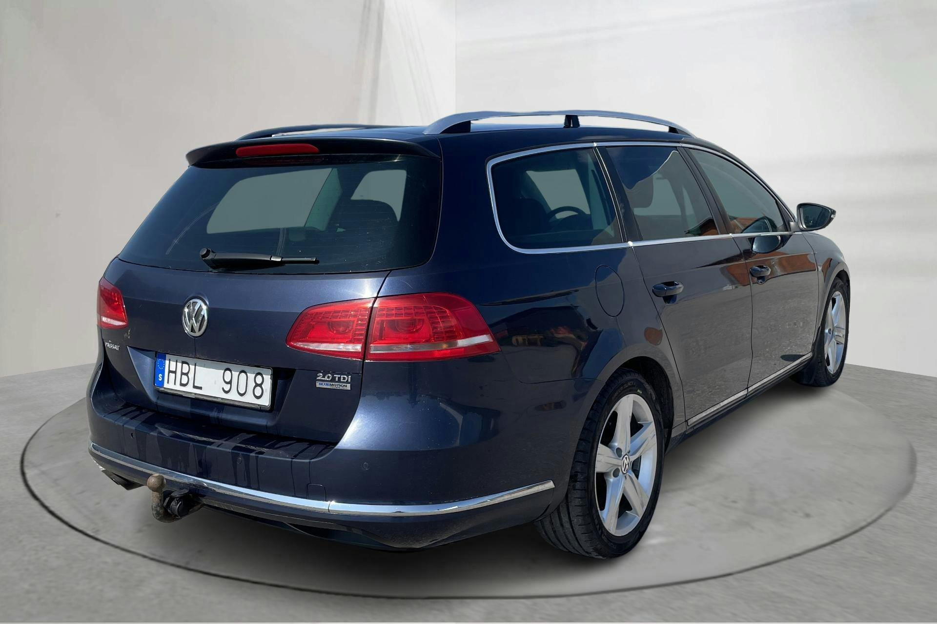 VW Passat 2.0 TDI BlueMotion Technology Variant (140hk) - 30 562 mil - Manuell - Dark Blue - 2011