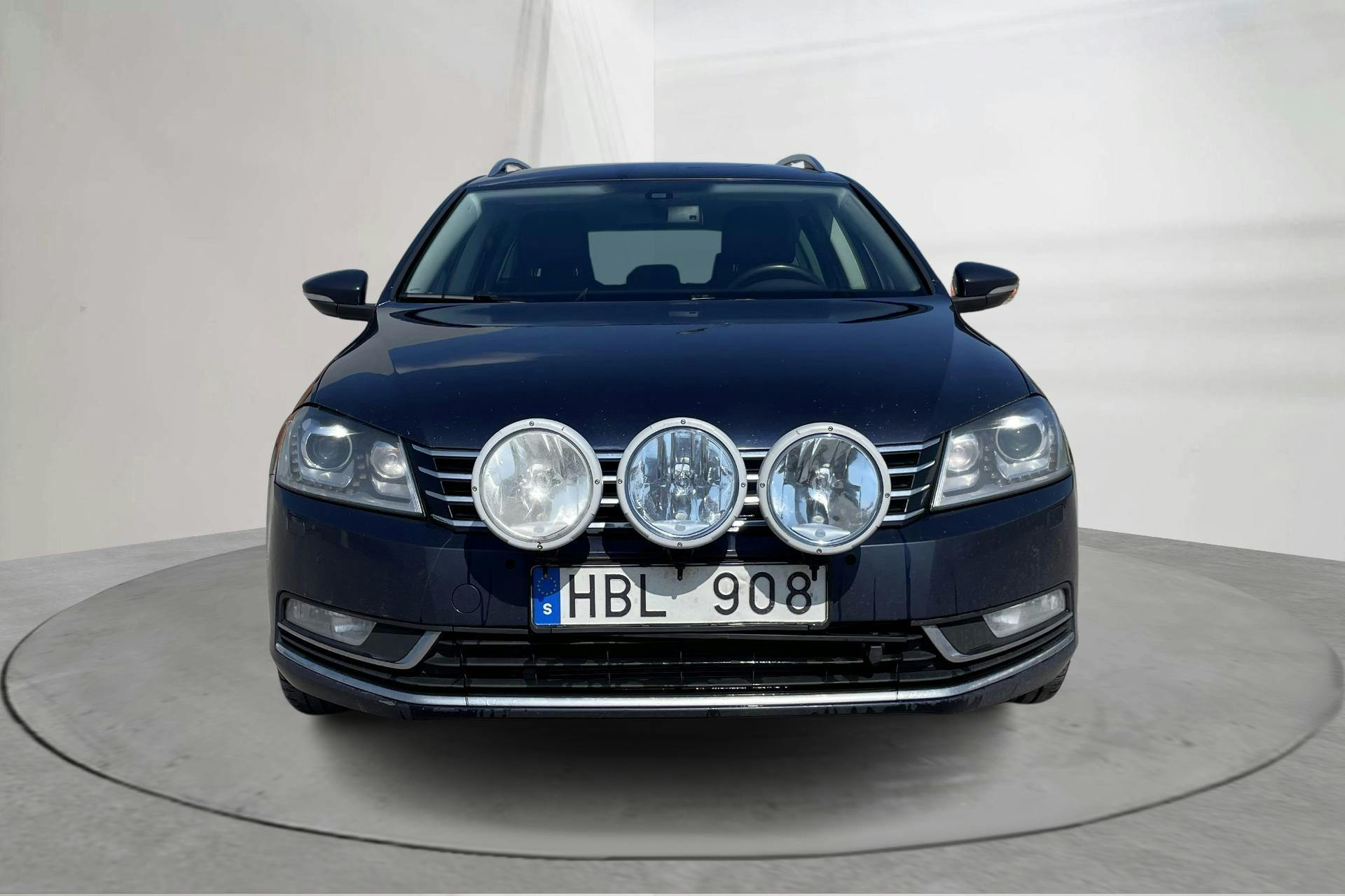 VW Passat 2.0 TDI BlueMotion Technology Variant (140hk) - 30 562 mil - Manuell - Dark Blue - 2011