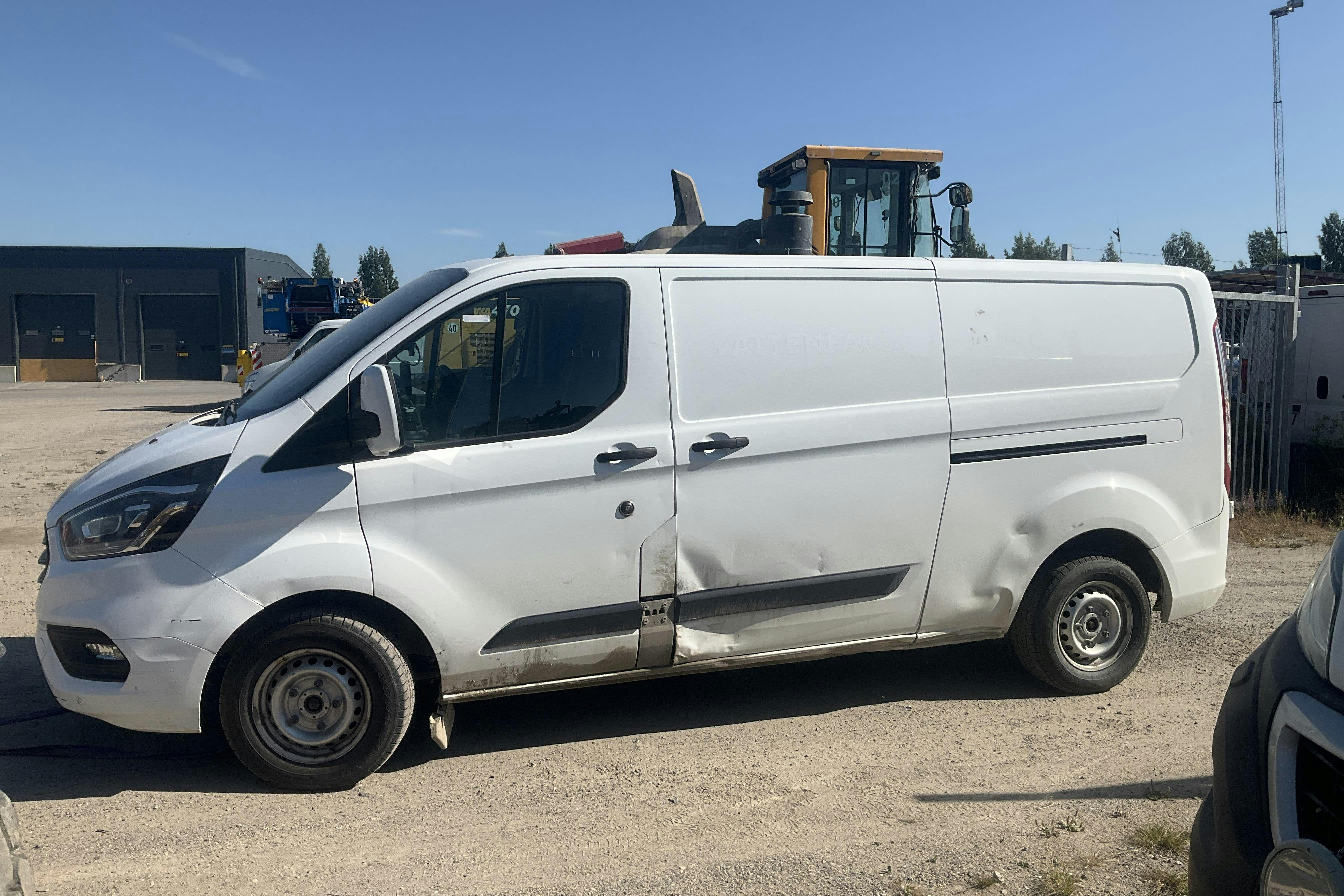 Presentationsfoto 2 av 14: Ford Transit Custom 300 MHEV (130hk) - 10 294 mil - Manuell - vit - 2021