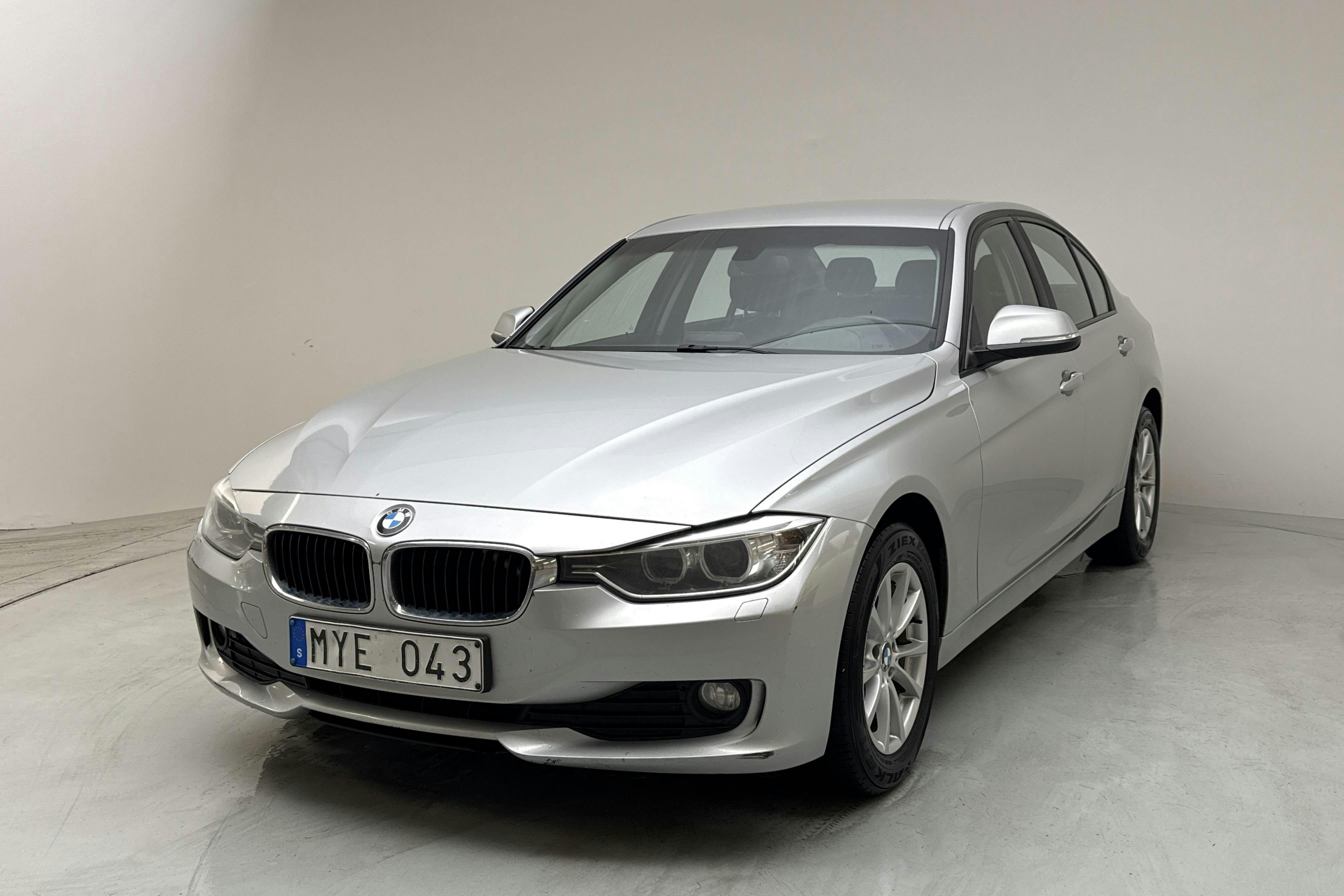 BMW 316d Sedan, F30 (116hk) - 24 512 mil - Manuell - silver - 2013