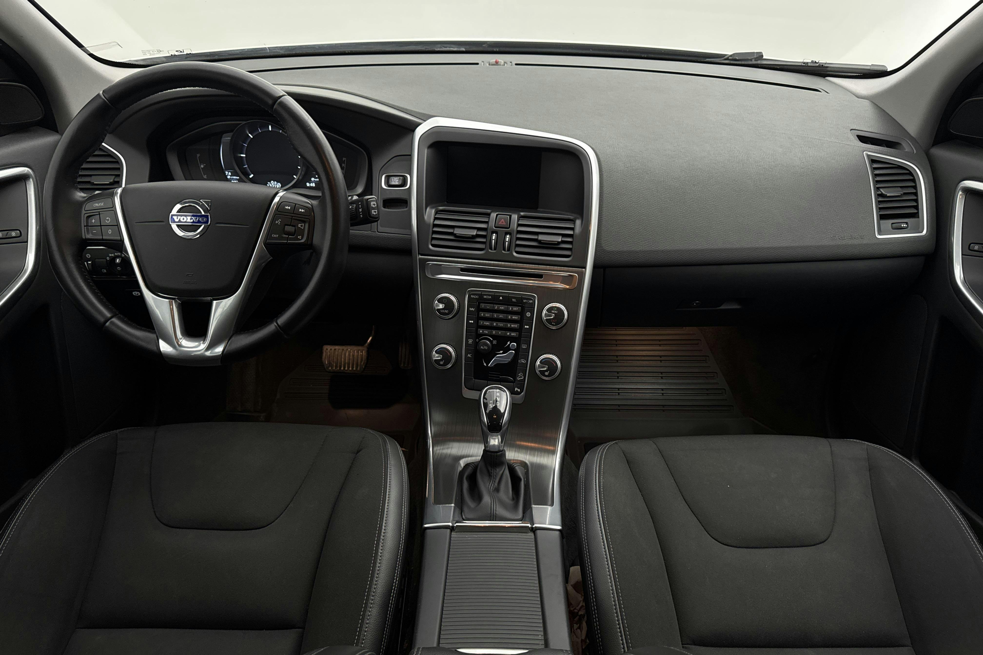 Volvo XC60 D4 AWD (190hk) - 13 220 mil - Automat - vit - 2016