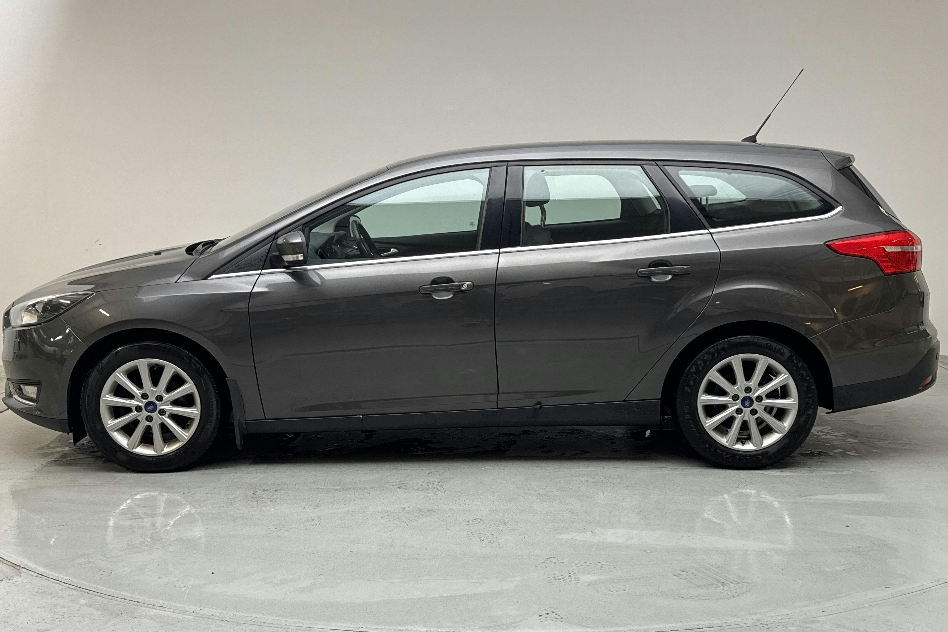 Esitlusfoto 2 aadressil 13: Ford Focus 1.0 EcoBoost Kombi (125hk) - 159 720 km - Käsitsi - hall - 2016