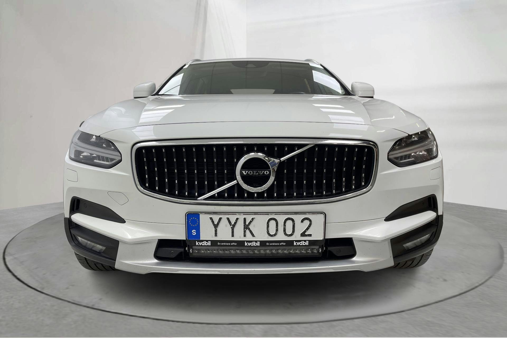 Volvo V90 D4 Cross Country AWD (190hk) - 27 720 mil - Automat - vit - 2018
