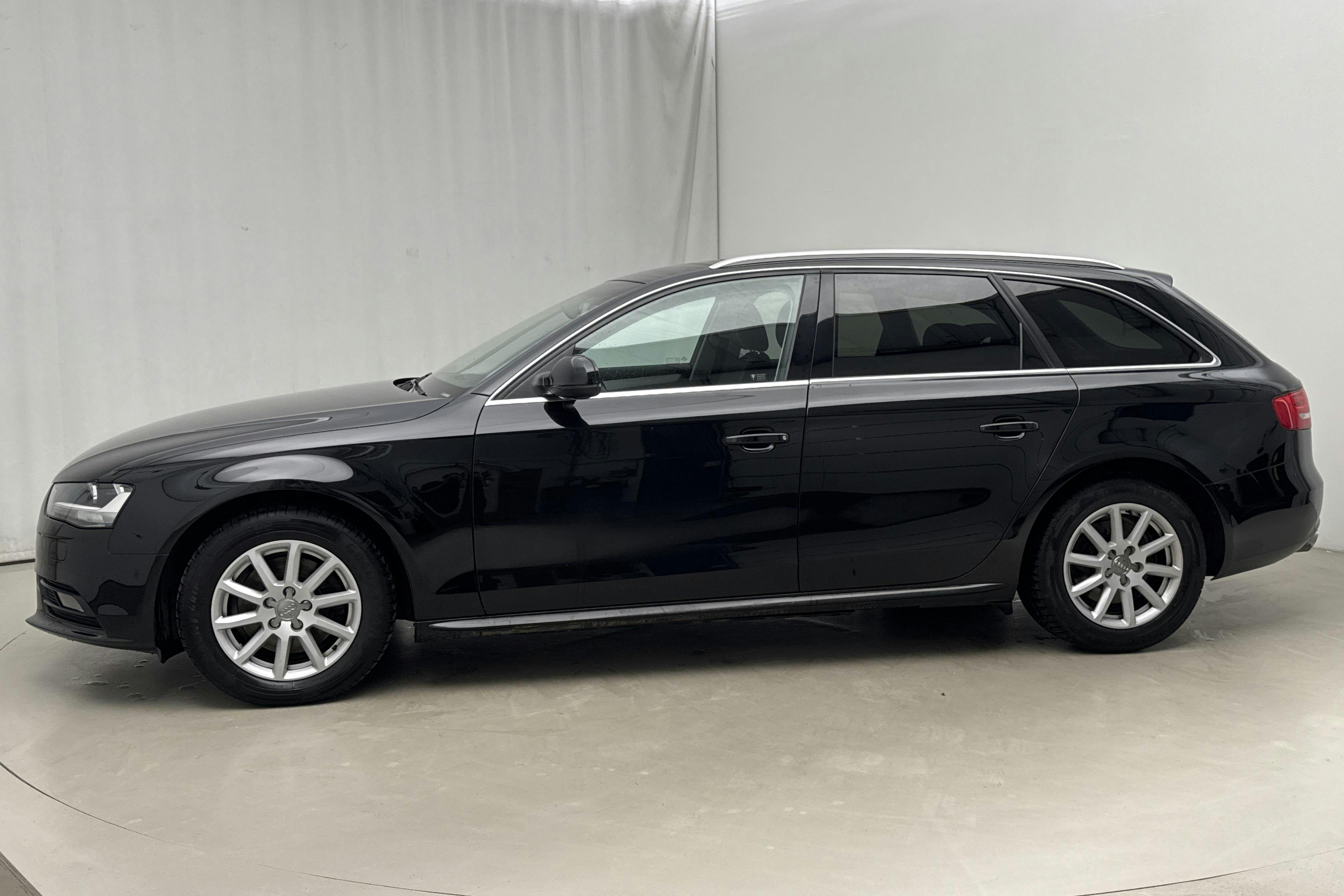 Presentationsfoto 2 av 14: Audi A4 2.0 TFSI E85 Avant quattro (180hk) - 14 925 mil - Manuell - svart - 2013