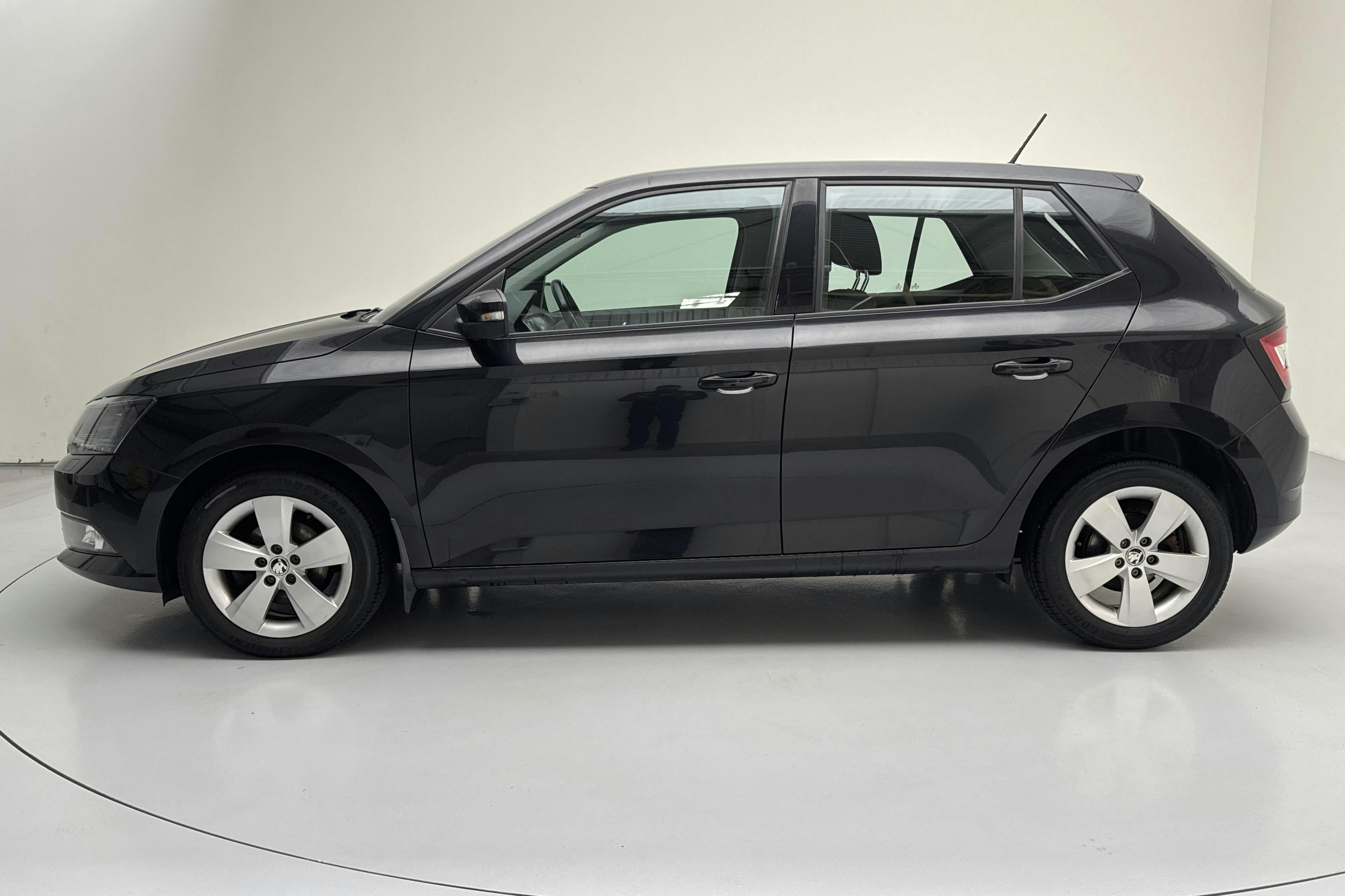 Esitlusfoto 2 aadressil 11: Skoda Fabia 1.2 TSI (90hk) - 69 130 km - Käsitsi - must - 2015