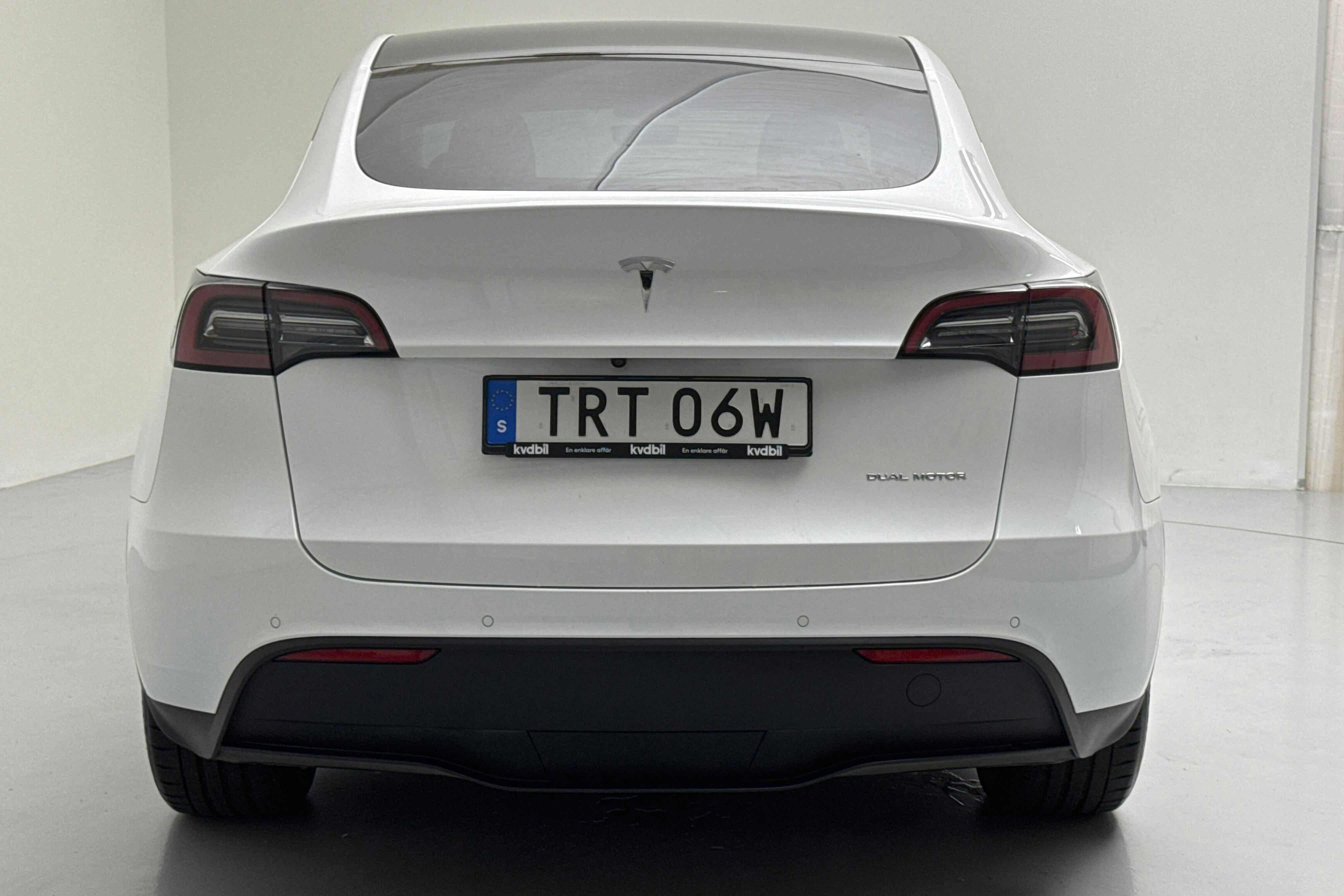 Tesla Model Y Long Range Dual Motor AWD - 8 855 mil - Automat - vit - 2022