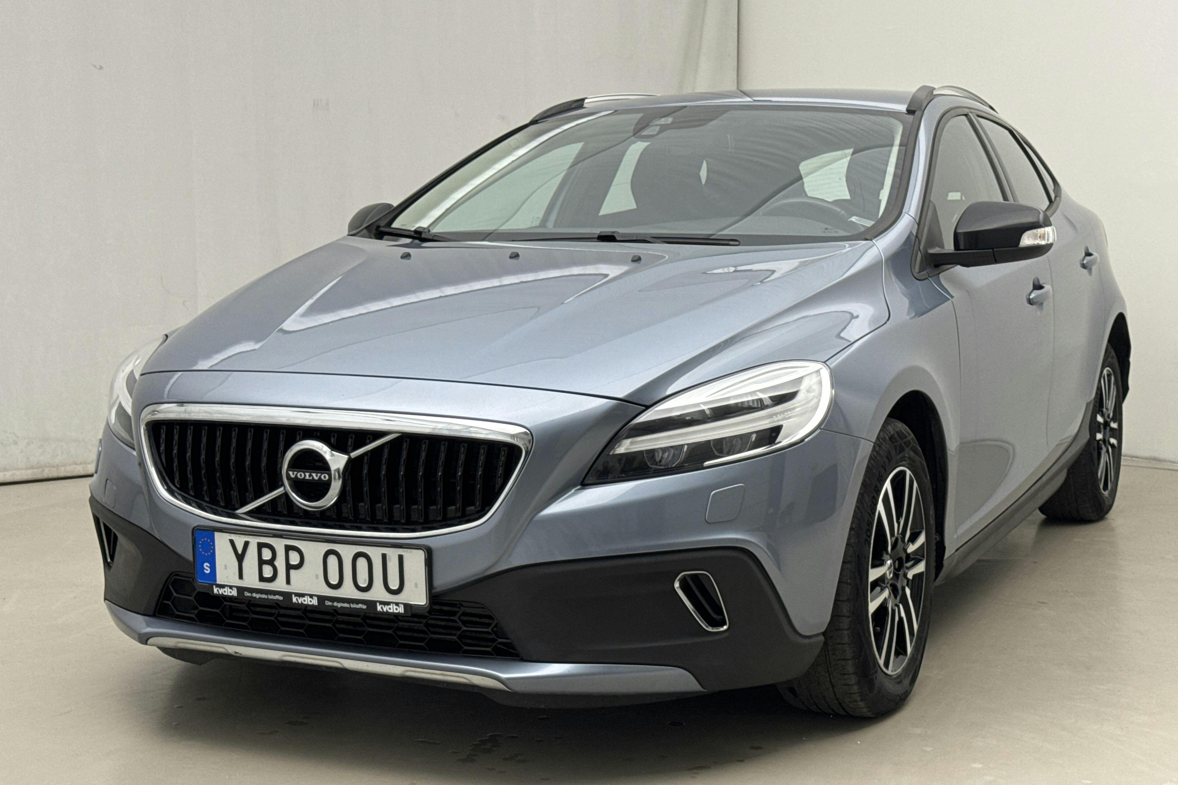 Volvo V40 Cross Country T3 (152hk) - 93 340 km - Automatic - Light Blue - 2019