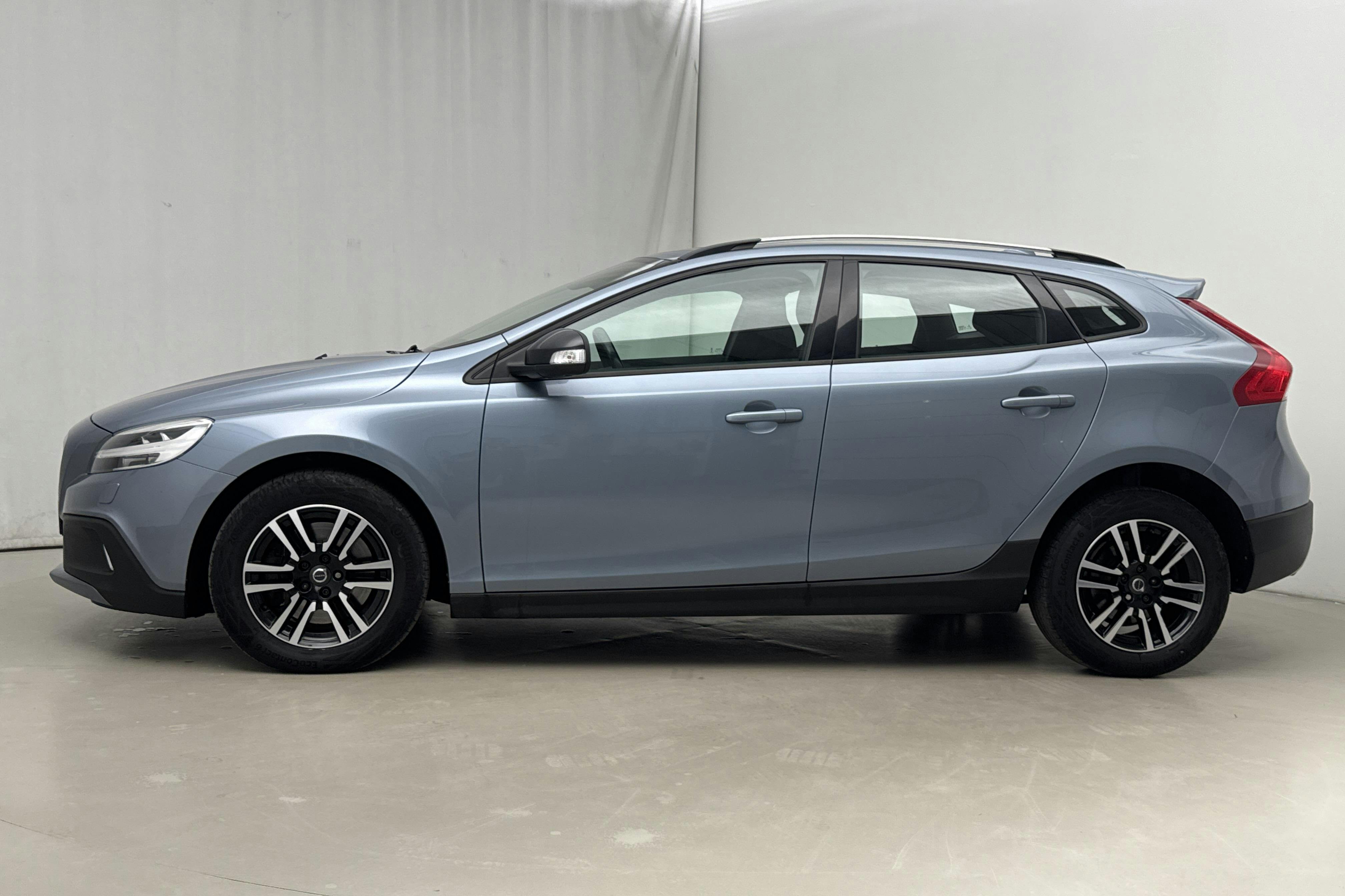 Presentationsfoto 2 av 15: Volvo V40 Cross Country T3 (152hk) - 9 334 mil - Automat - Light Blue - 2019