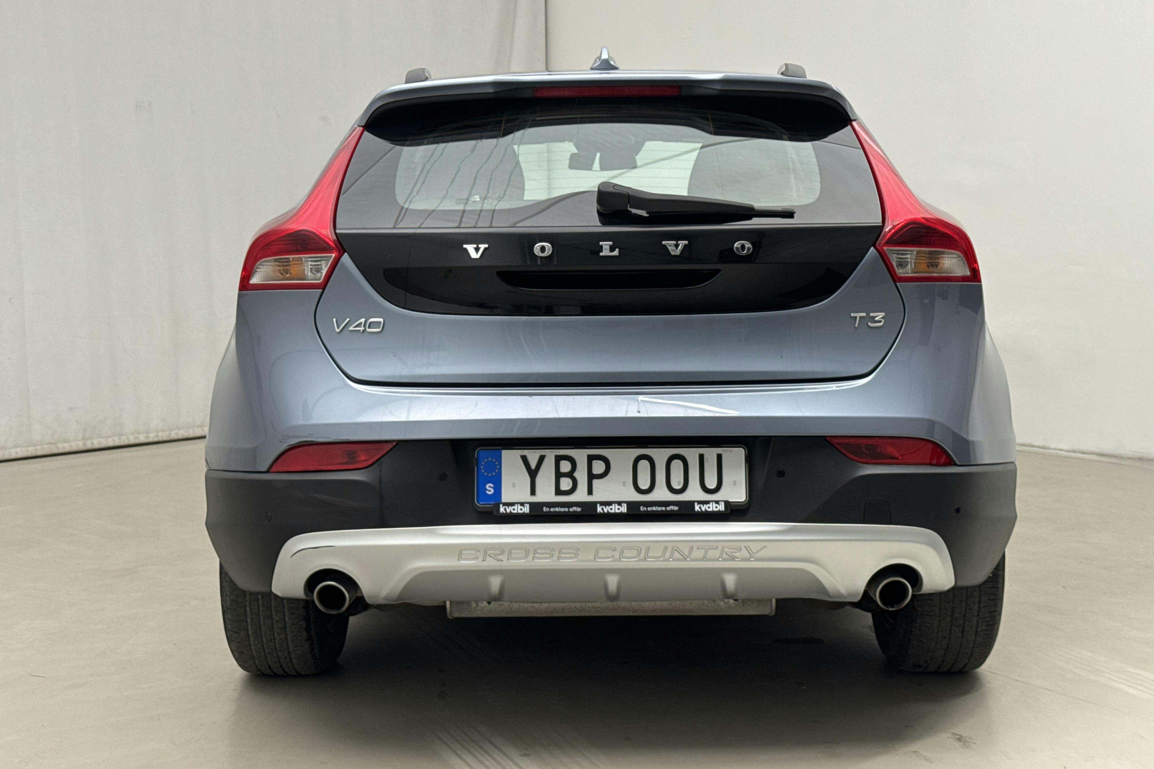 Volvo V40 Cross Country T3 (152hk) - 9 334 mil - Automat - Light Blue - 2019