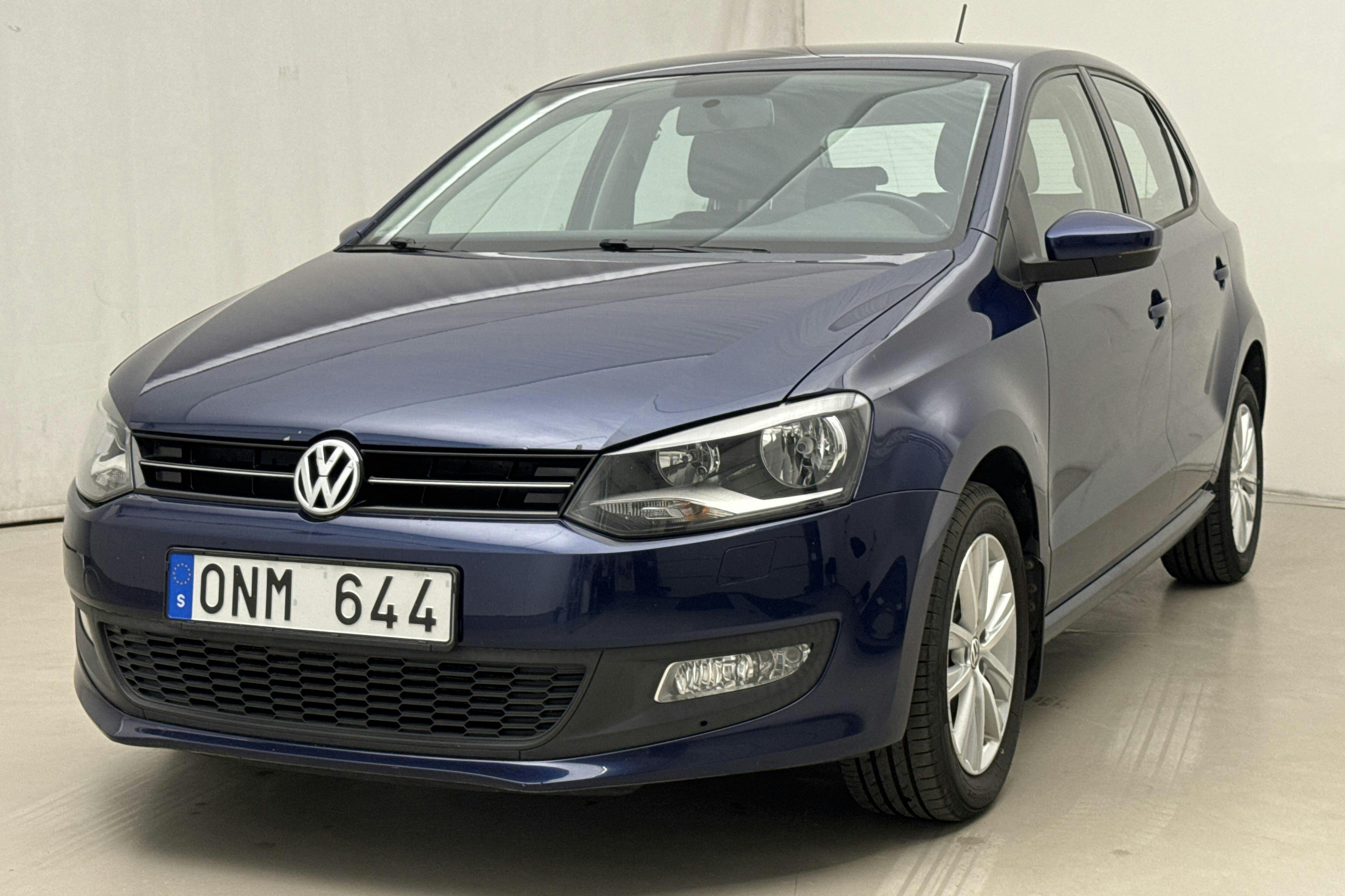 Presentationsfoto 1 av 13: VW Polo 1.4 5dr (85hk) - 9 299 mil - Manuell - Dark Blue - 2014