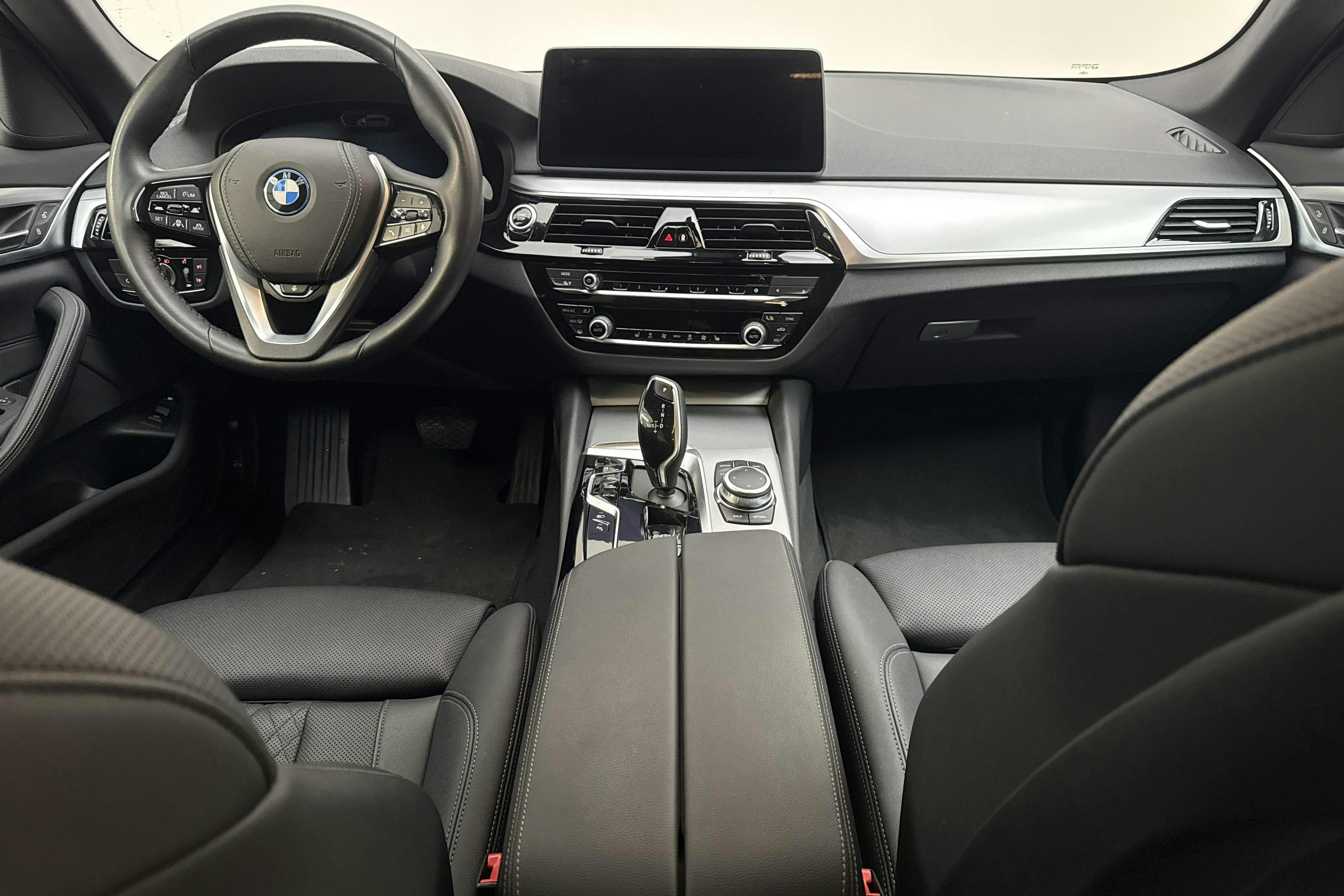 BMW 530e xDrive Touring, G31 12kWh LCI (292hk) - 6 706 mil - Automat - svart - 2022