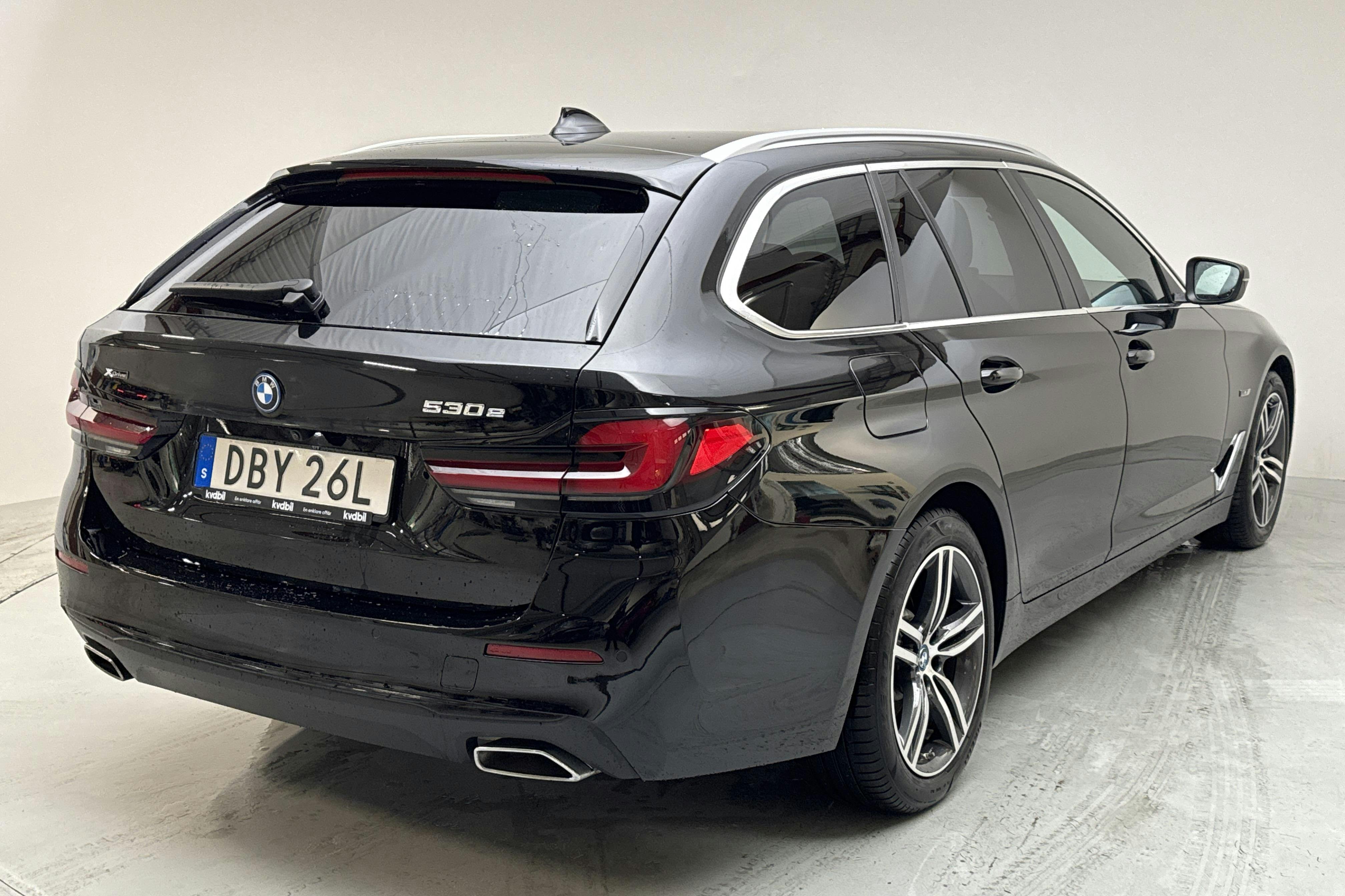 BMW 530e xDrive Touring, G31 12kWh LCI (292hk) - 6 706 mil - Automat - svart - 2022
