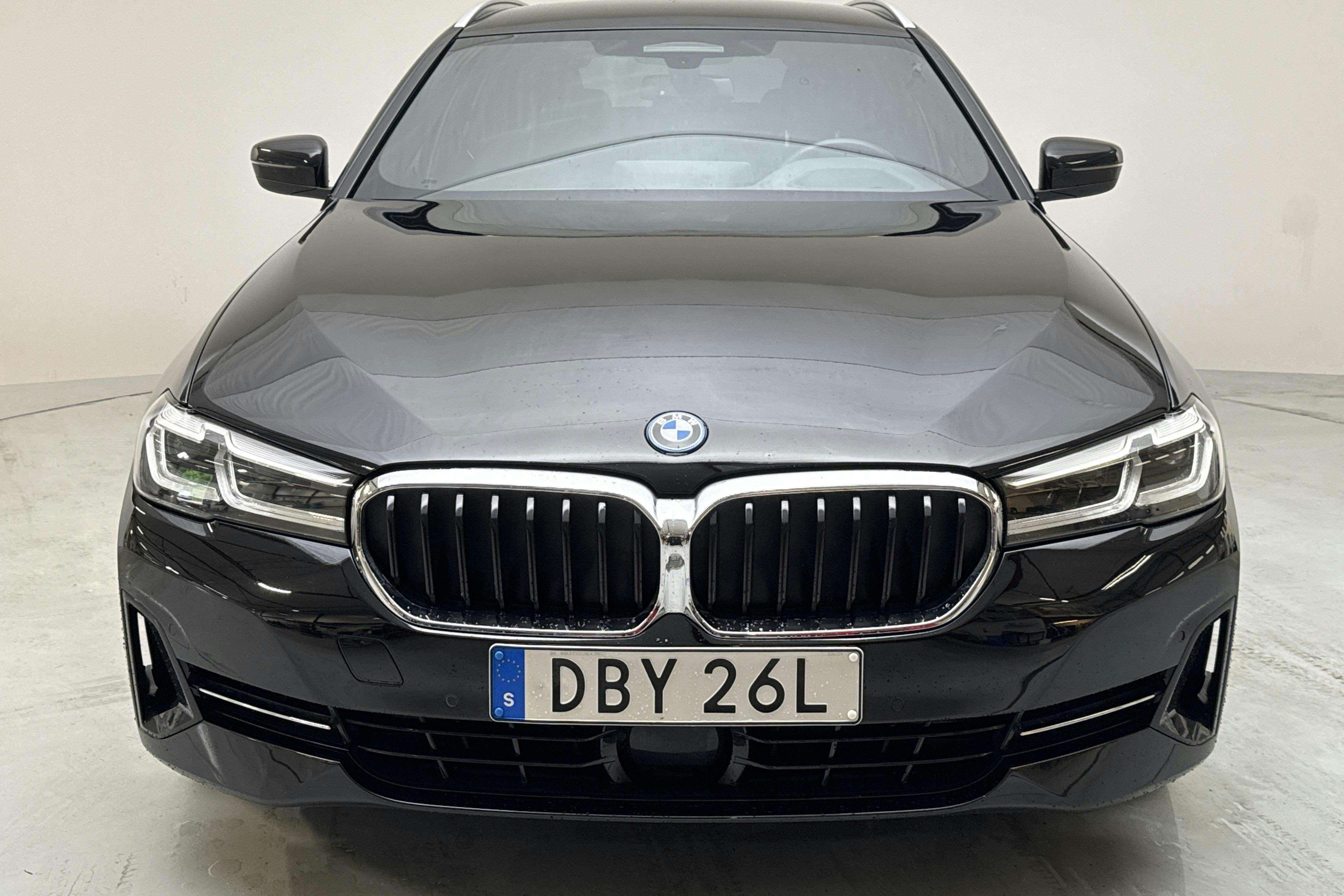 BMW 530e xDrive Touring, G31 12kWh LCI (292hk) - 6 706 mil - Automat - svart - 2022