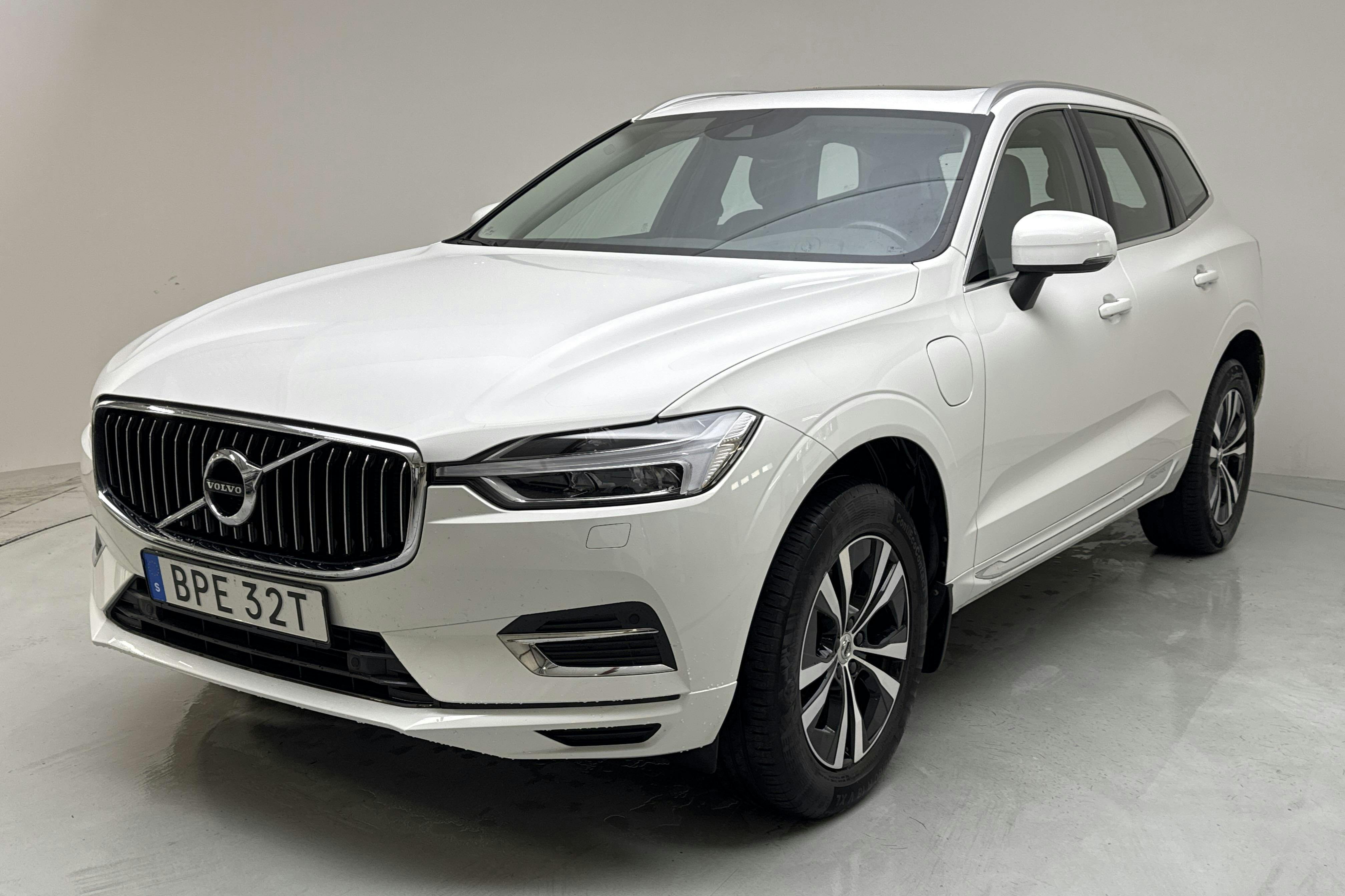 Volvo XC60 T6 AWD Recharge (340hk) - 11 992 mil - Automat - vit - 2021