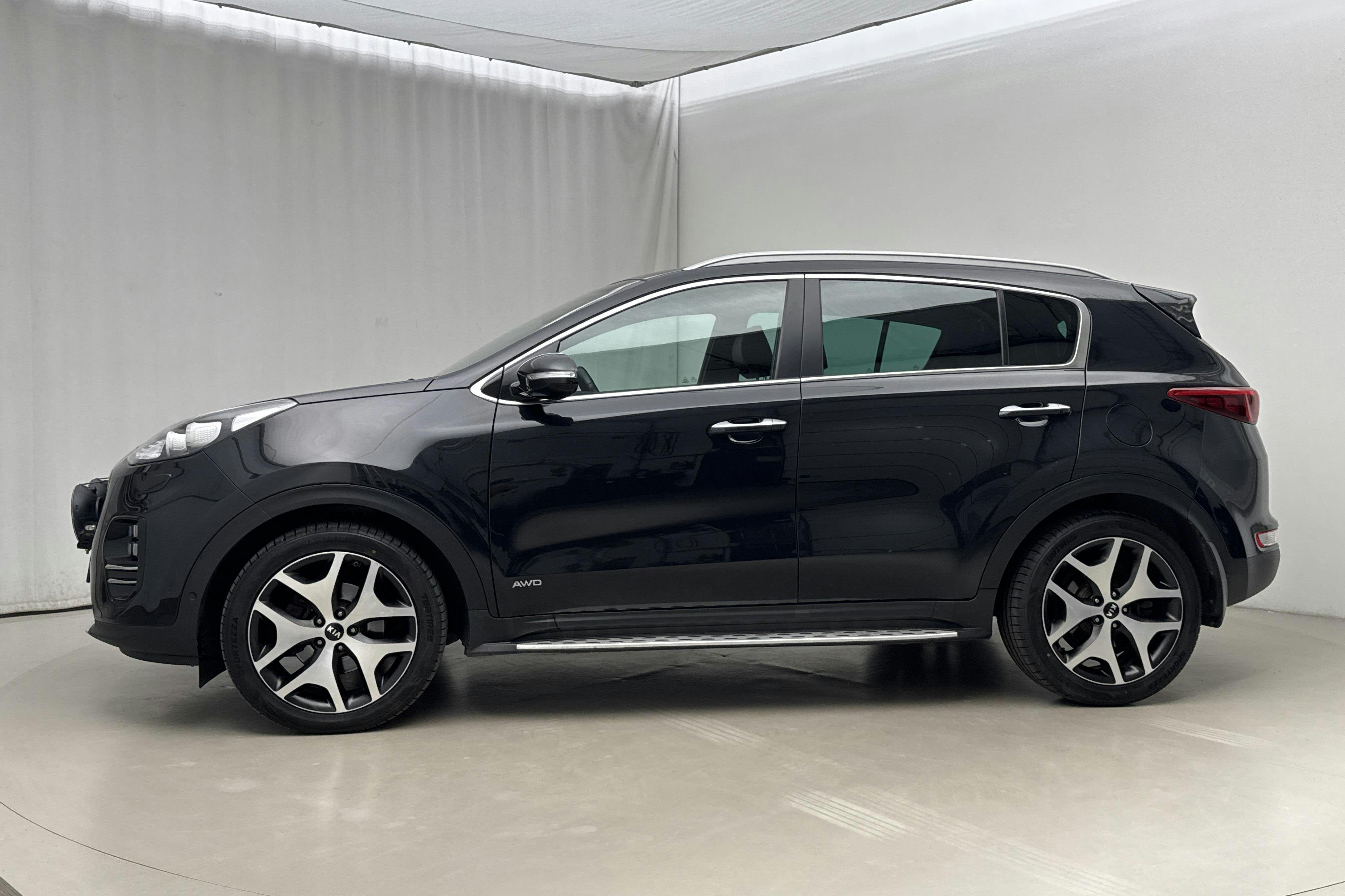 Presentationsfoto 2 av 18: KIA Sportage 2.0 CRDi AWD (184hk) - 14 902 mil - Automat - svart - 2016