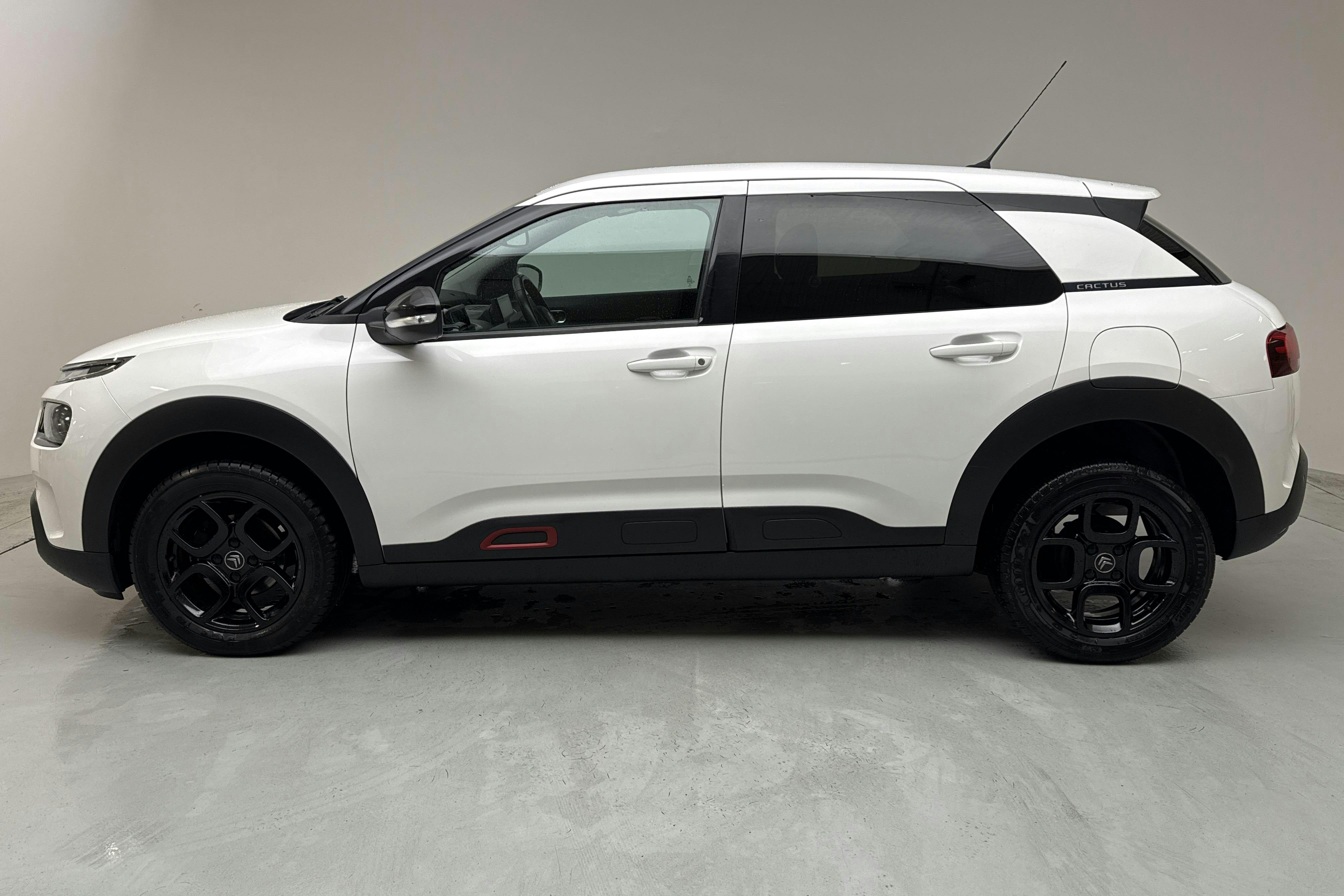 Presentationsfoto 2 av 12: Citroën C4 Cactus PureTech (110hk) - 8 506 mil - Manuell - vit - 2019