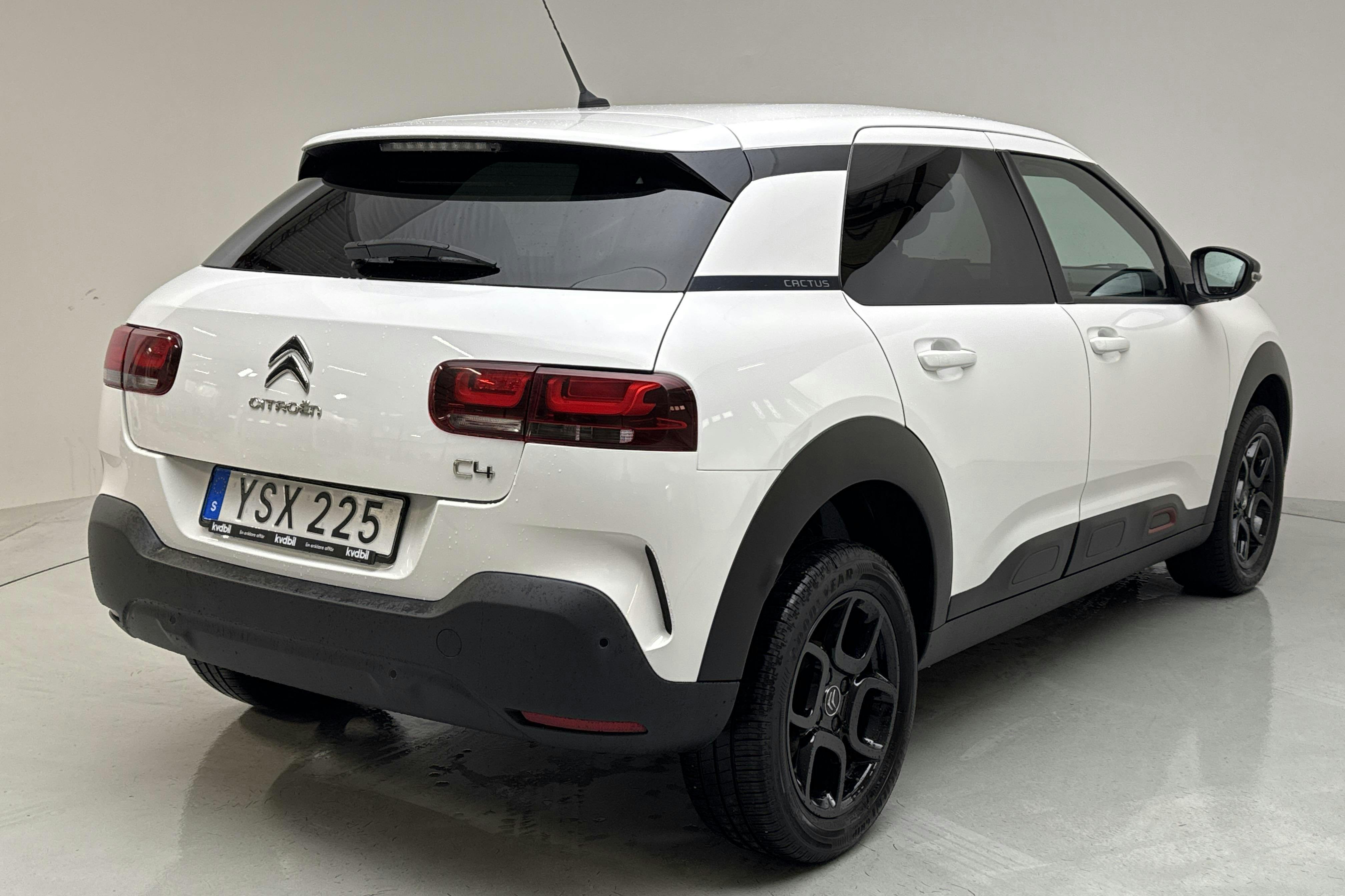 Citroën C4 Cactus PureTech (110hk) - 8 506 mil - Manuell - vit - 2019