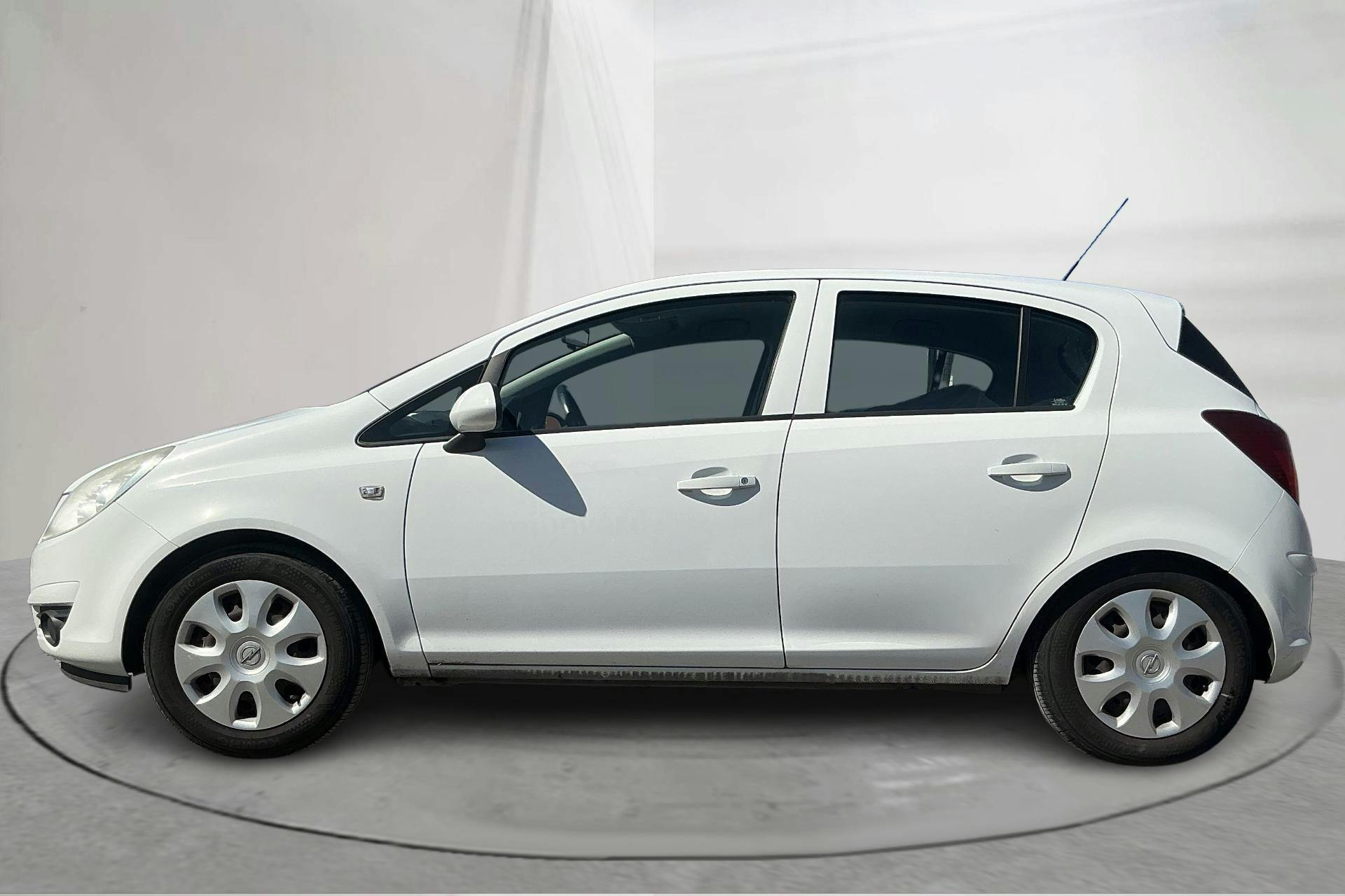 Presentationsfoto 2 av 12: Opel Corsa 1.3 CDTI ecoFLEX 5dr (75hk) - 11 194 mil - Manuell - vit - 2009