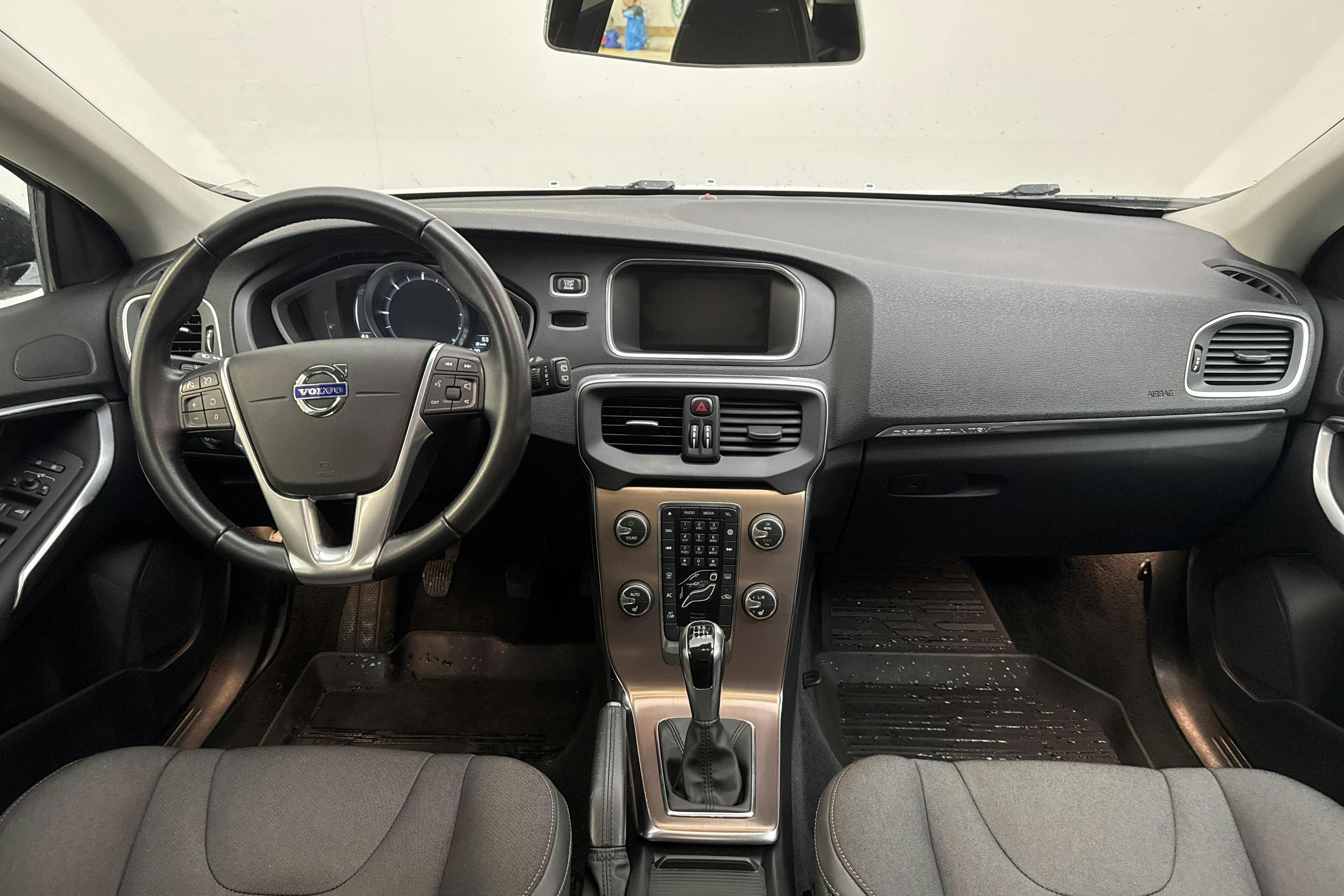 Volvo V40 Cross Country D2 (120hk) - 16 822 mil - Manuell - vit - 2016