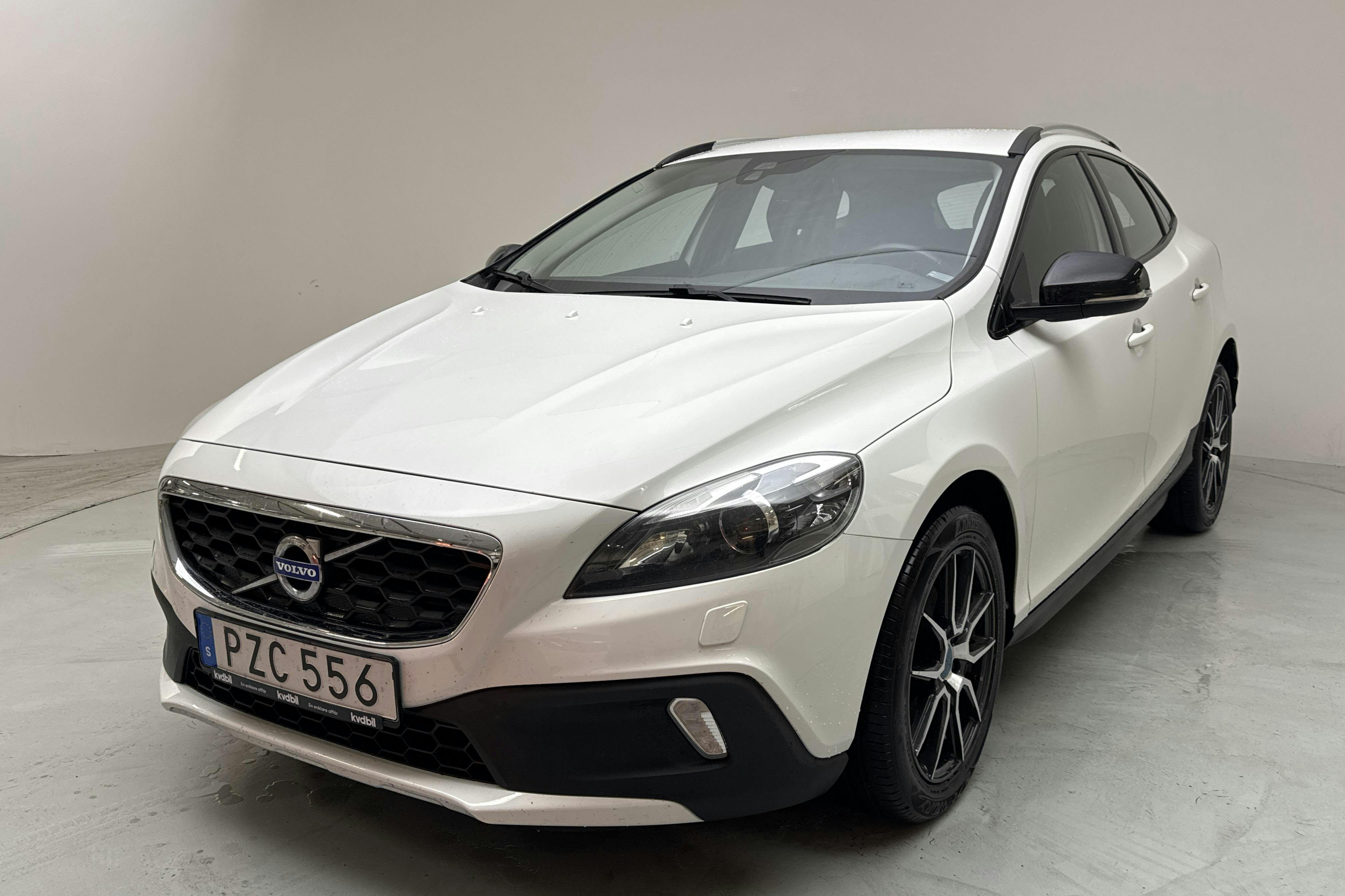Volvo V40 Cross Country D2 (120hk) - 168 220 km - Manual - white - 2016