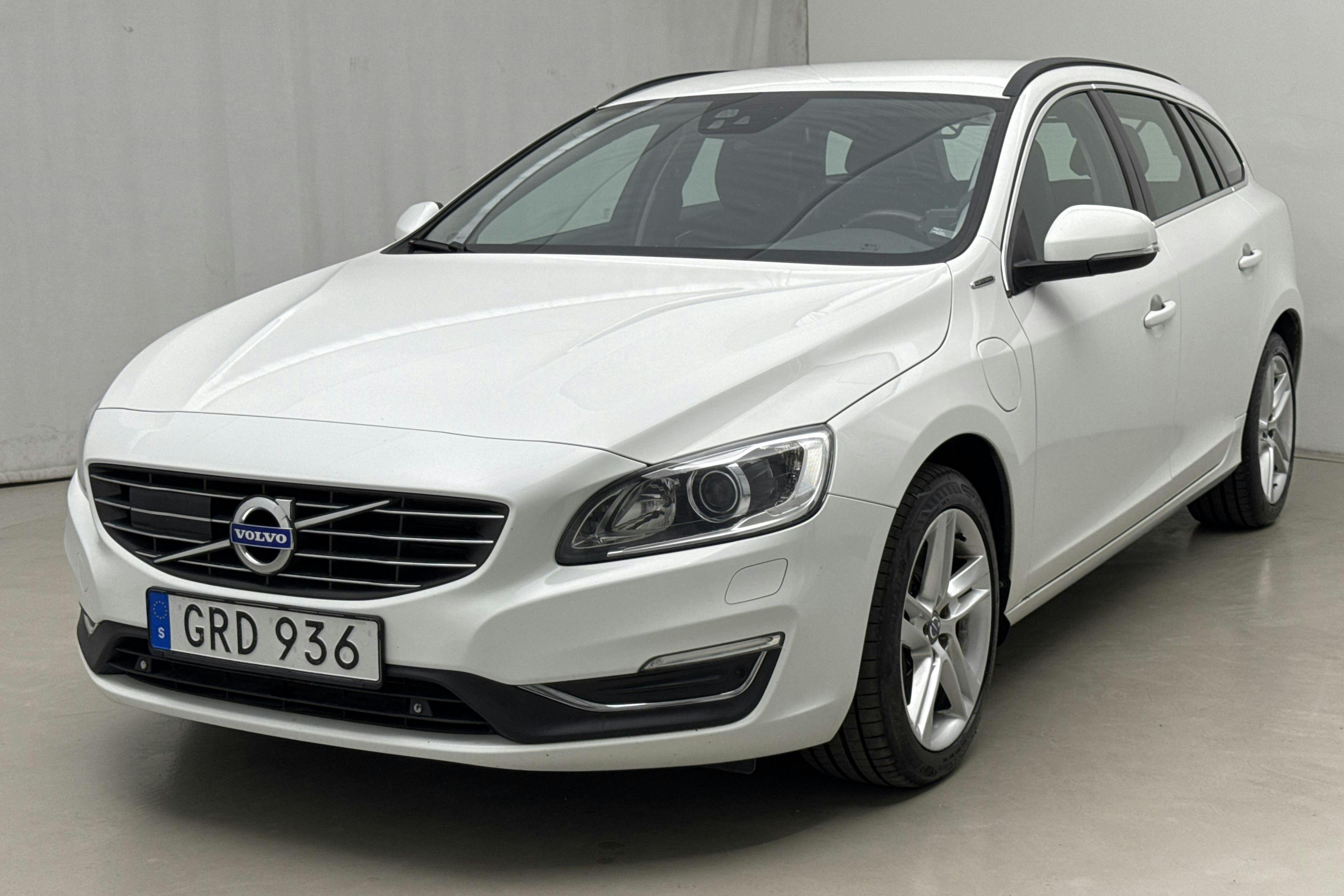 Volvo V60 D5 AWD Twin Engine (163hk) - 12 962 mil - Automat - vit - 2016